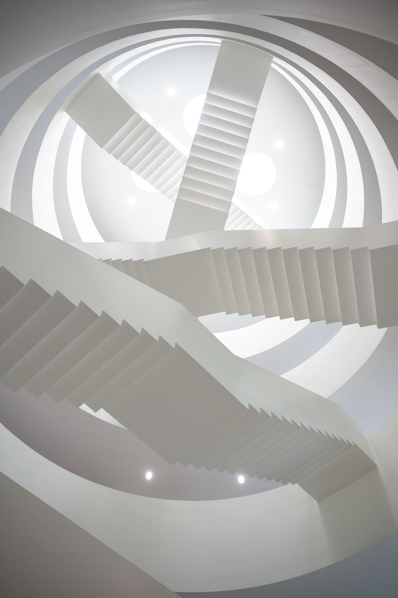 The highest floors are connected through a grand circular staircase, giving way to offices and judges’ chambers.