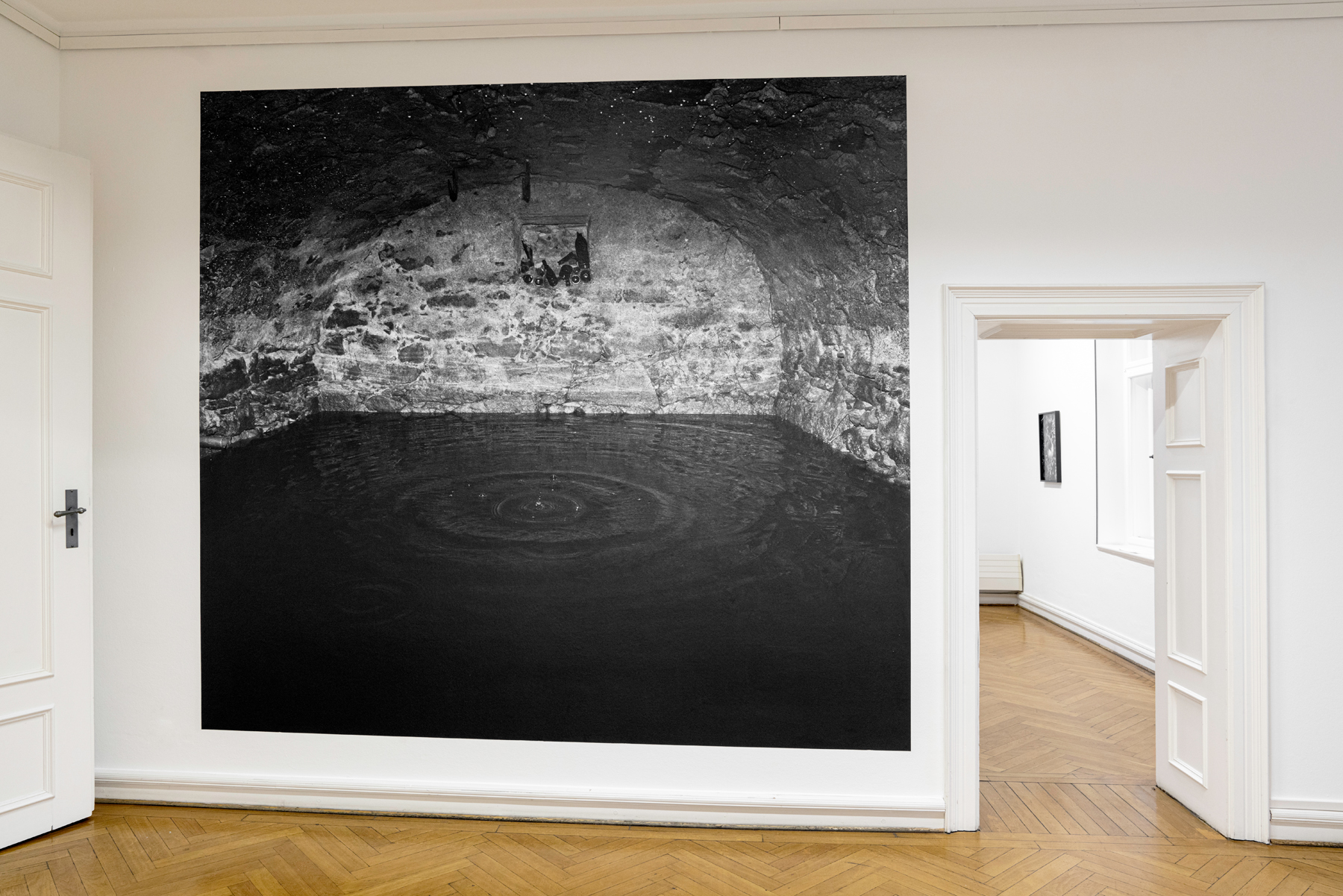 Silent Waters (2021), giclée print on wallpaper, 2,6 × 2,8 m.