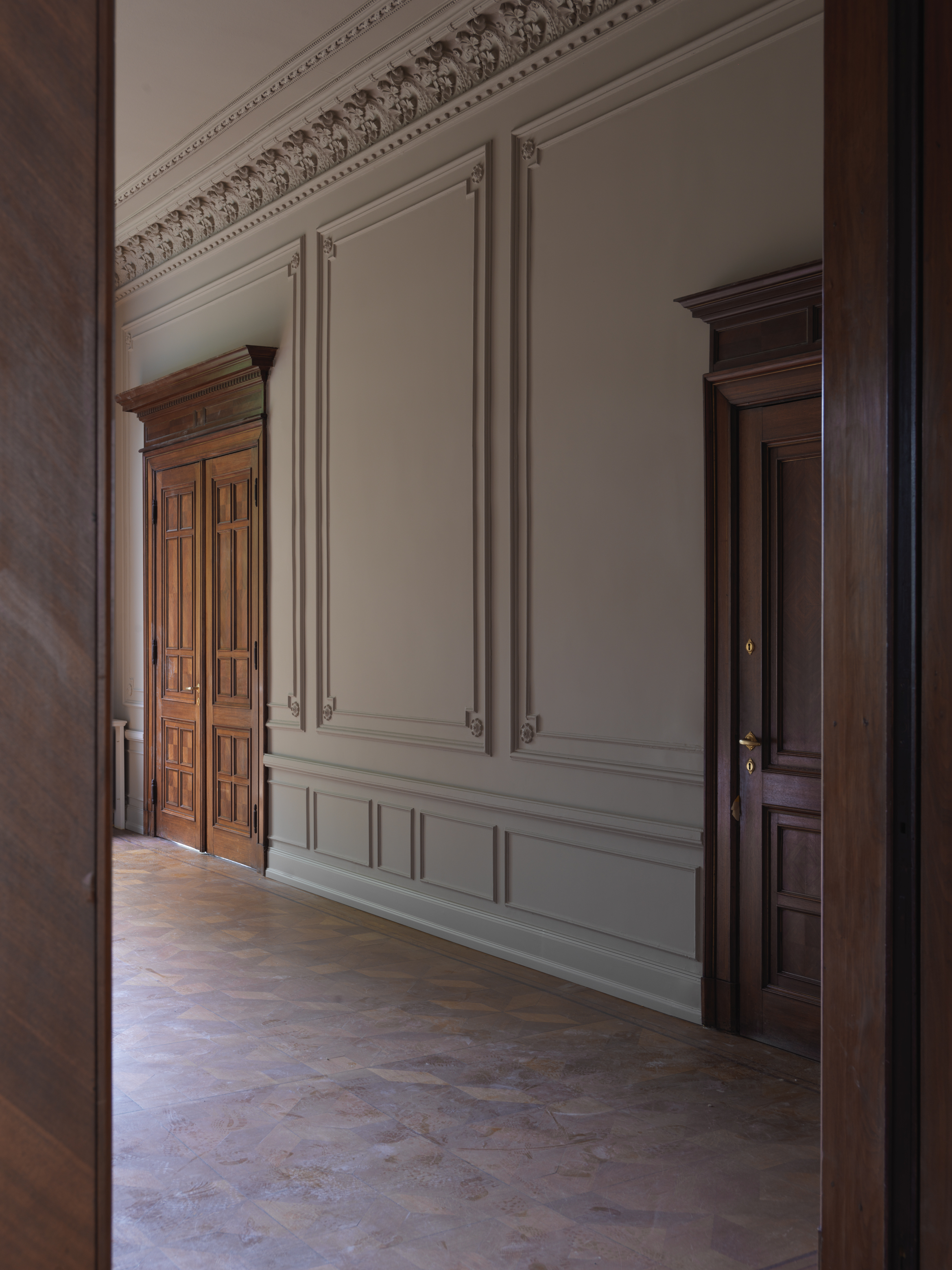 Blick vom Konferenzraum in das Esszimmer.