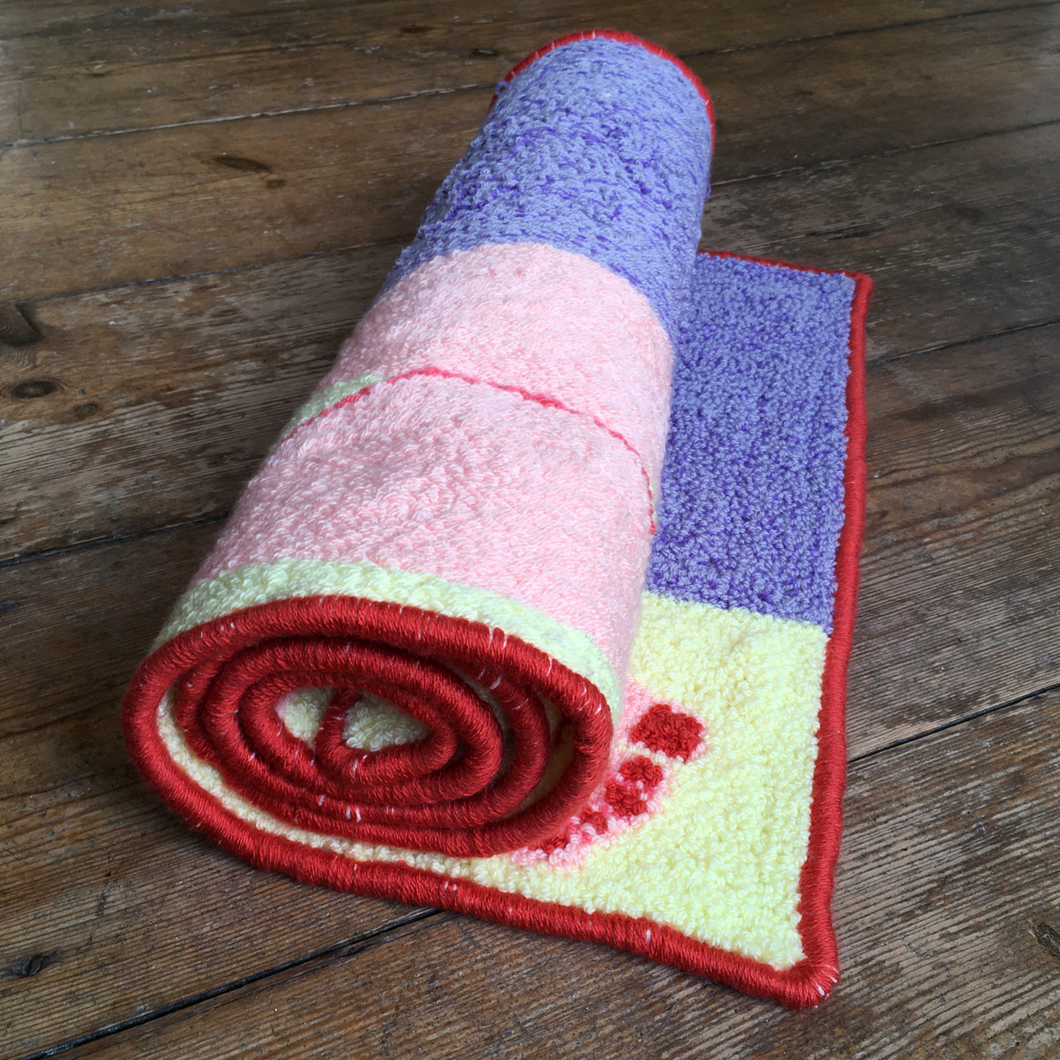 Delfin und Taucher (2021) Hand knotted wall hanging, 49 x 135 cm