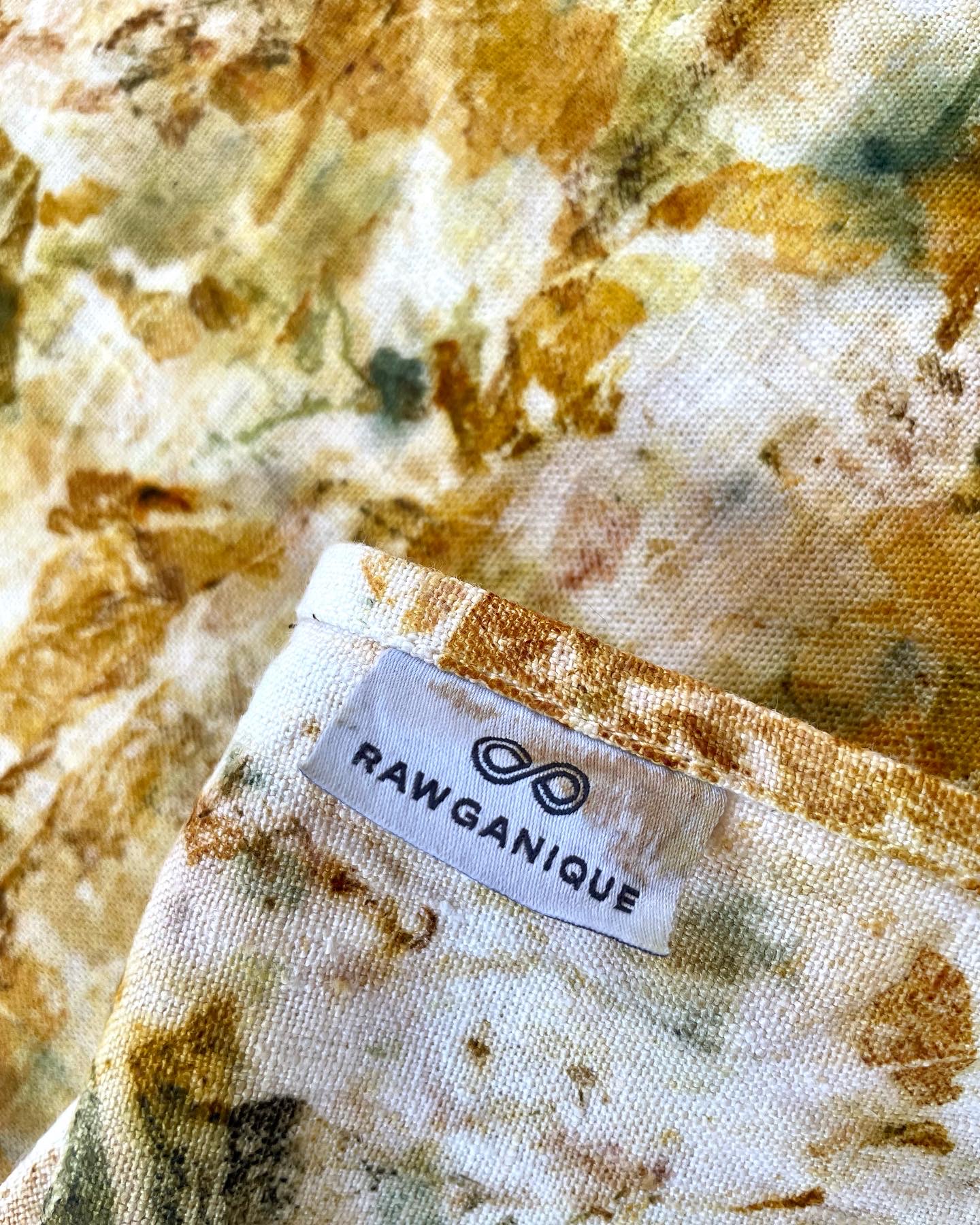 Onion and eucalyptus on hemp. 2022.