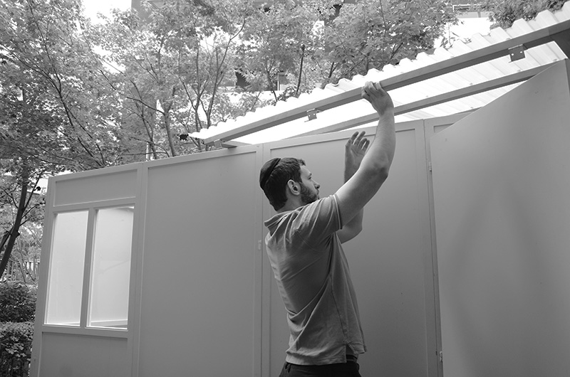 Die Version Davids, die die Sukka f&uuml;r Sukkot errichtet, aus Glauben und tiefer Verwurzelung in der Tradition.