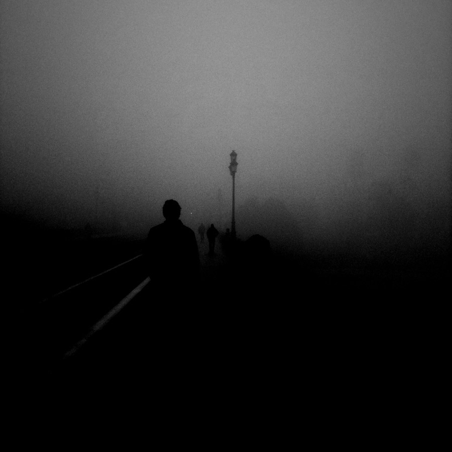 Foto Sevilla en blanco y negro serie Isabel II niebla Sevilla invierno