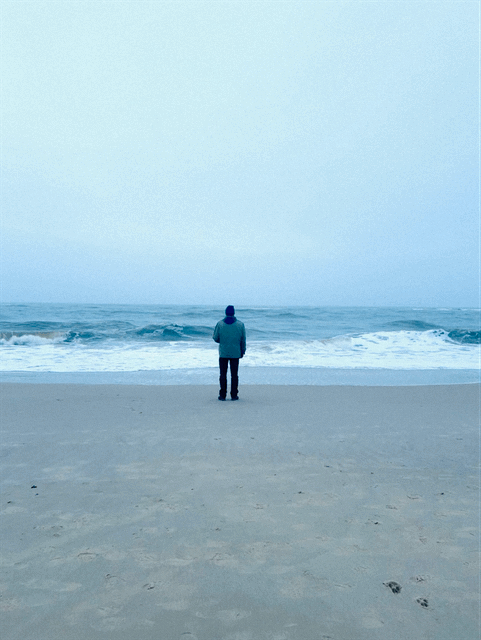 Me like a stranger and the sea, 2025