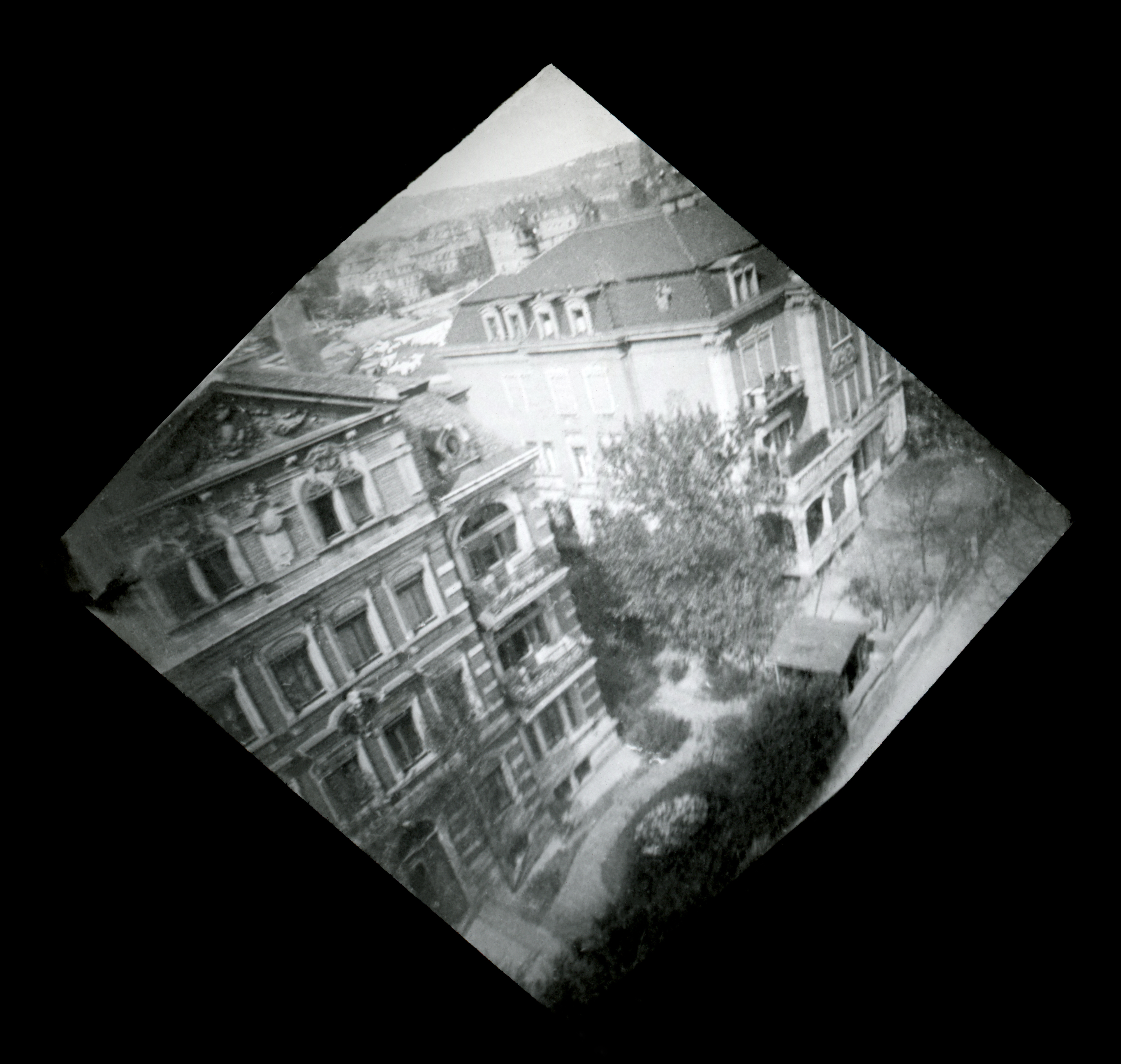 Rorhof: The Pigeon Photographer, 2018 / Foto: Courtesy of Rorhof / Stadtarchiv Kronberg & Stiftung Deutsches Technikmuseum Berlin.