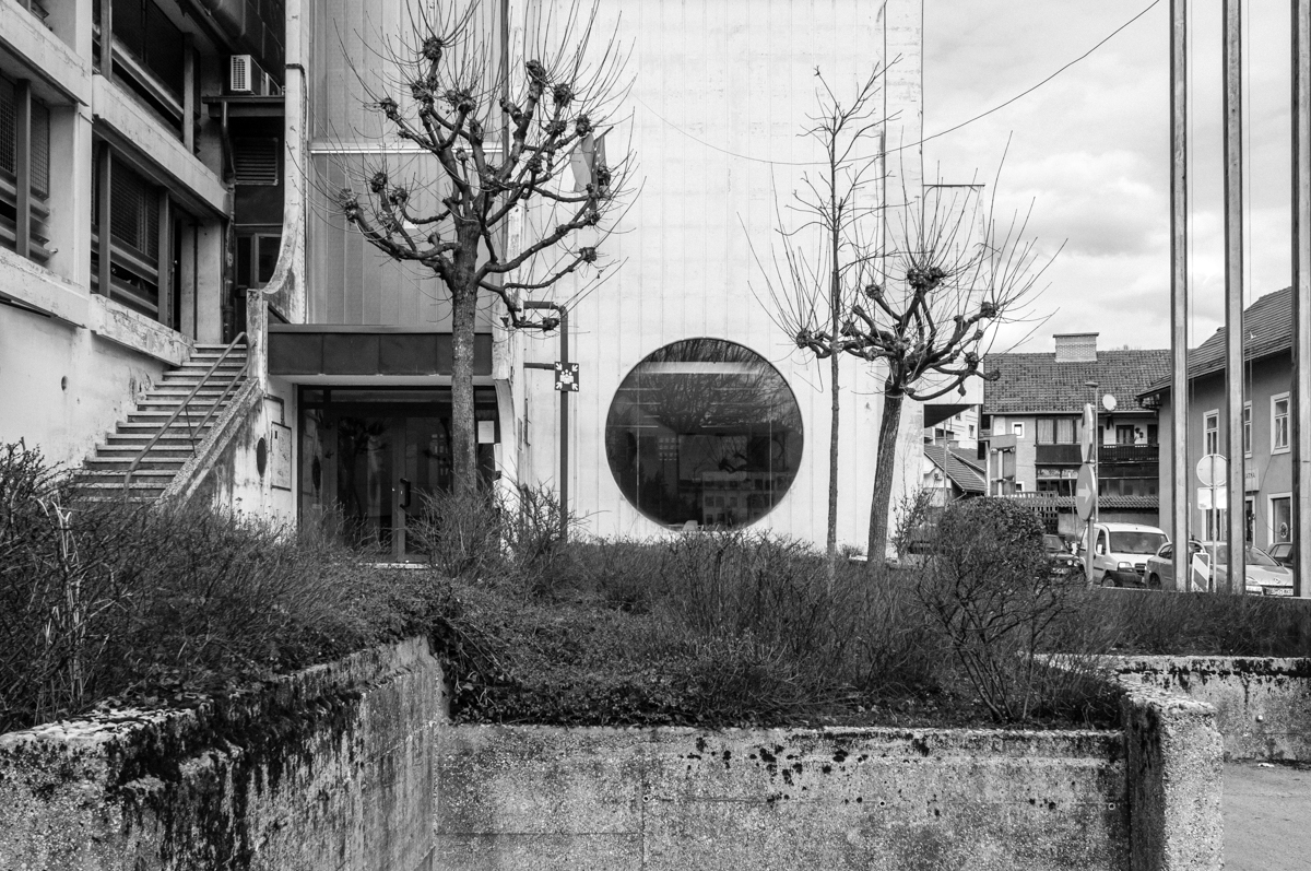 Knjižnica Toneta Seli&scaron;karja, Trbovlje / 1981, Gvido Burja