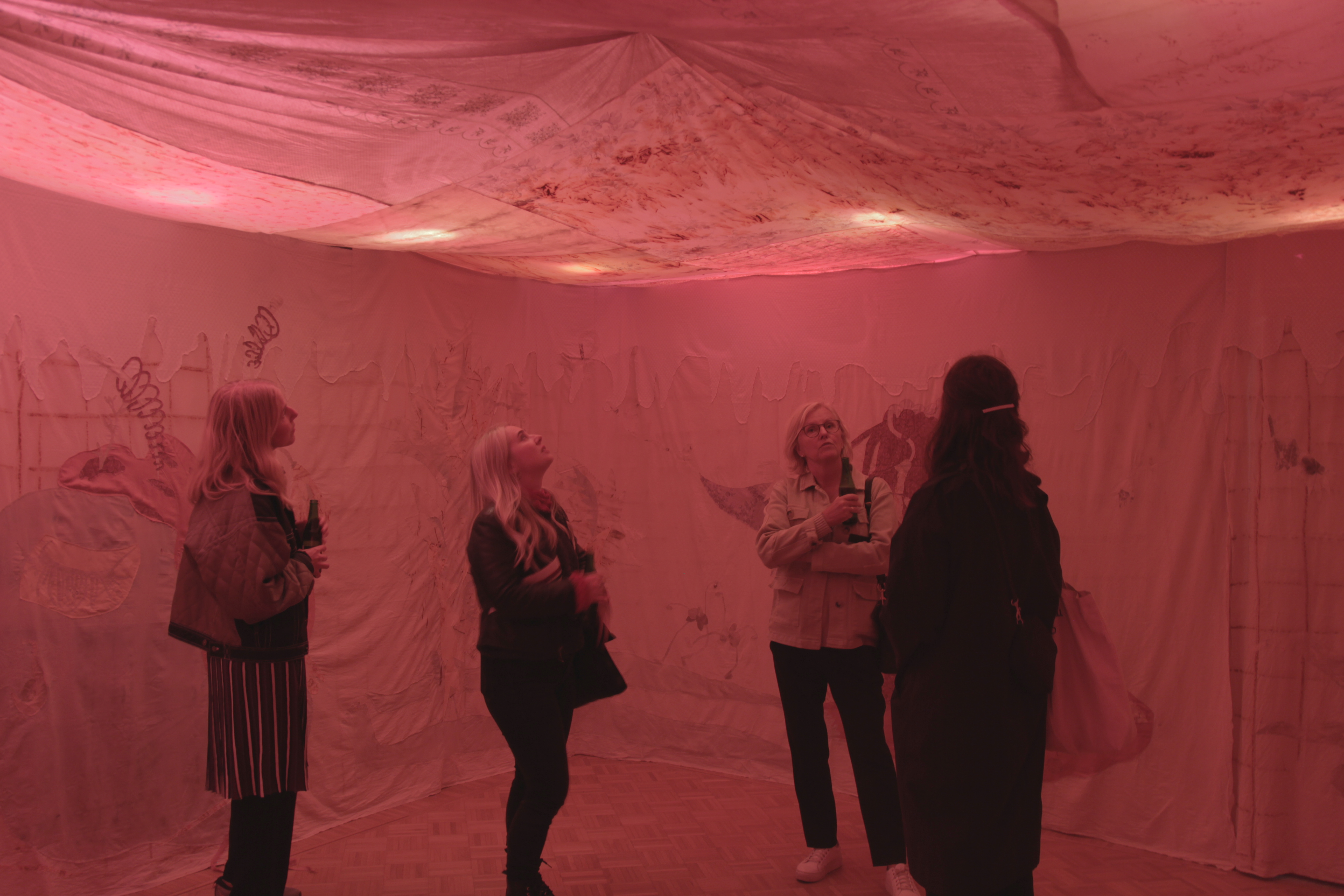 Anna Reutinger & Garance Wullschleger, Morte Liiiiiiiffeeeeeee, still naaaaaattuuuuree, exhibition opening, Galleri Nef, 2021. Photo: Mourning School