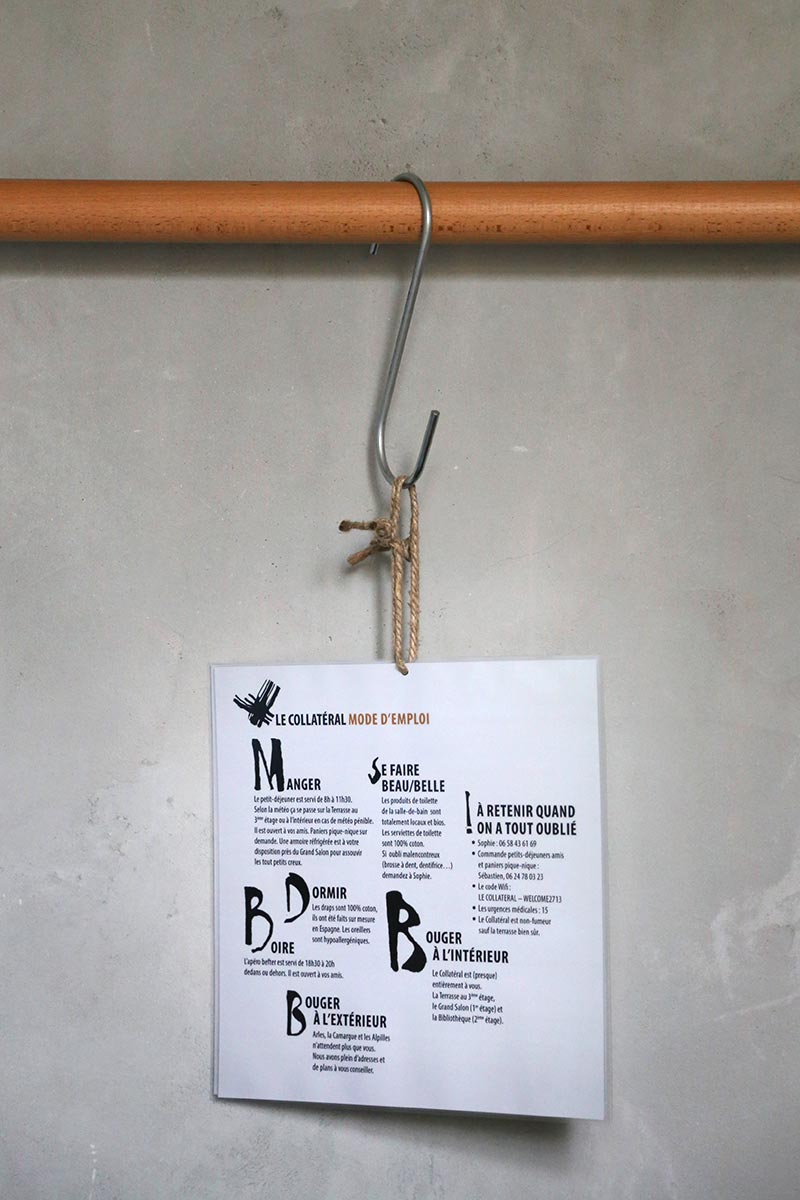 Mode d'emploi pour la vie au COLLATÉRAL suspendu dans les 4 chambres.