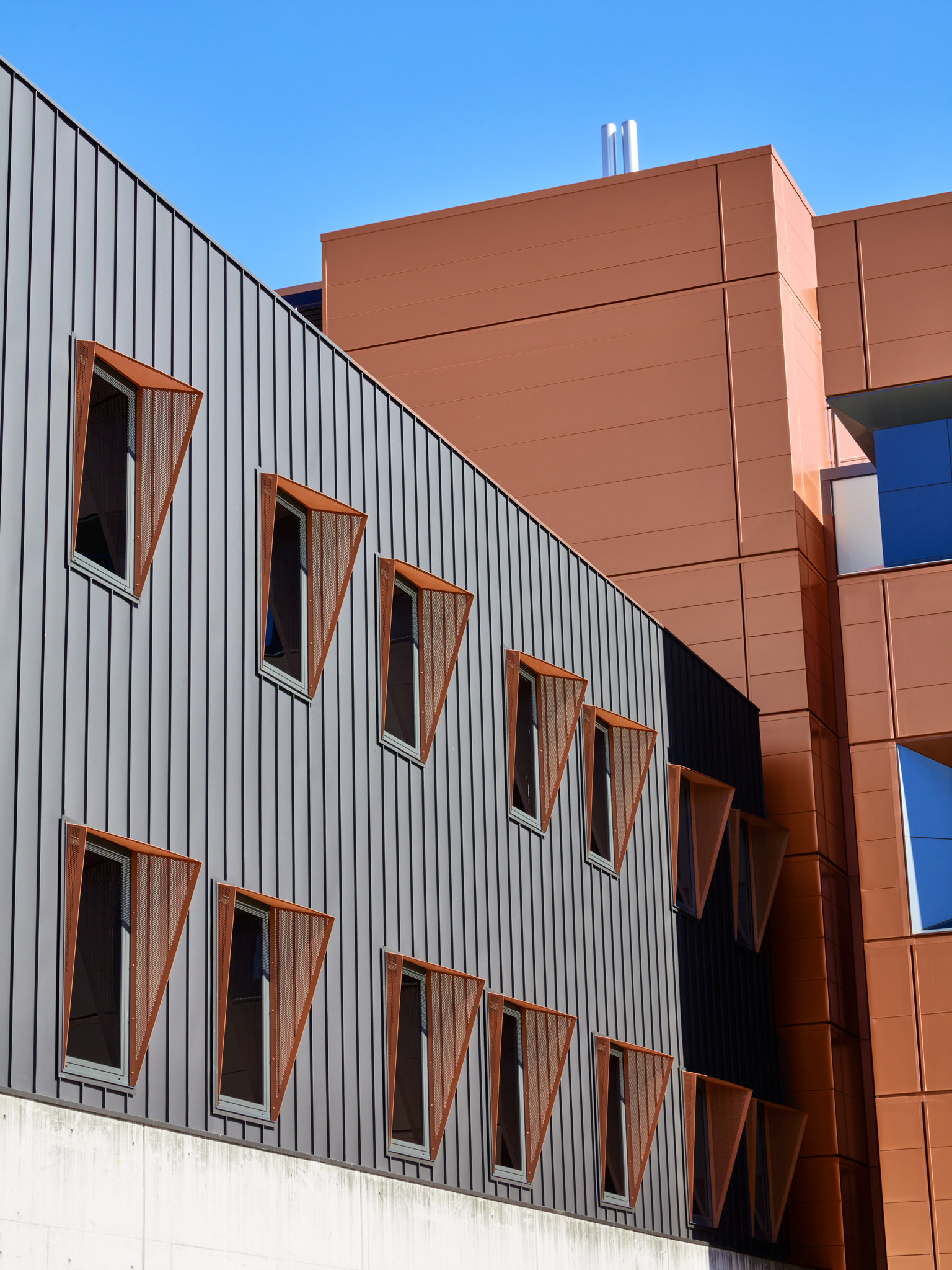 The administration building connects into an existing building via a link bridge on level two