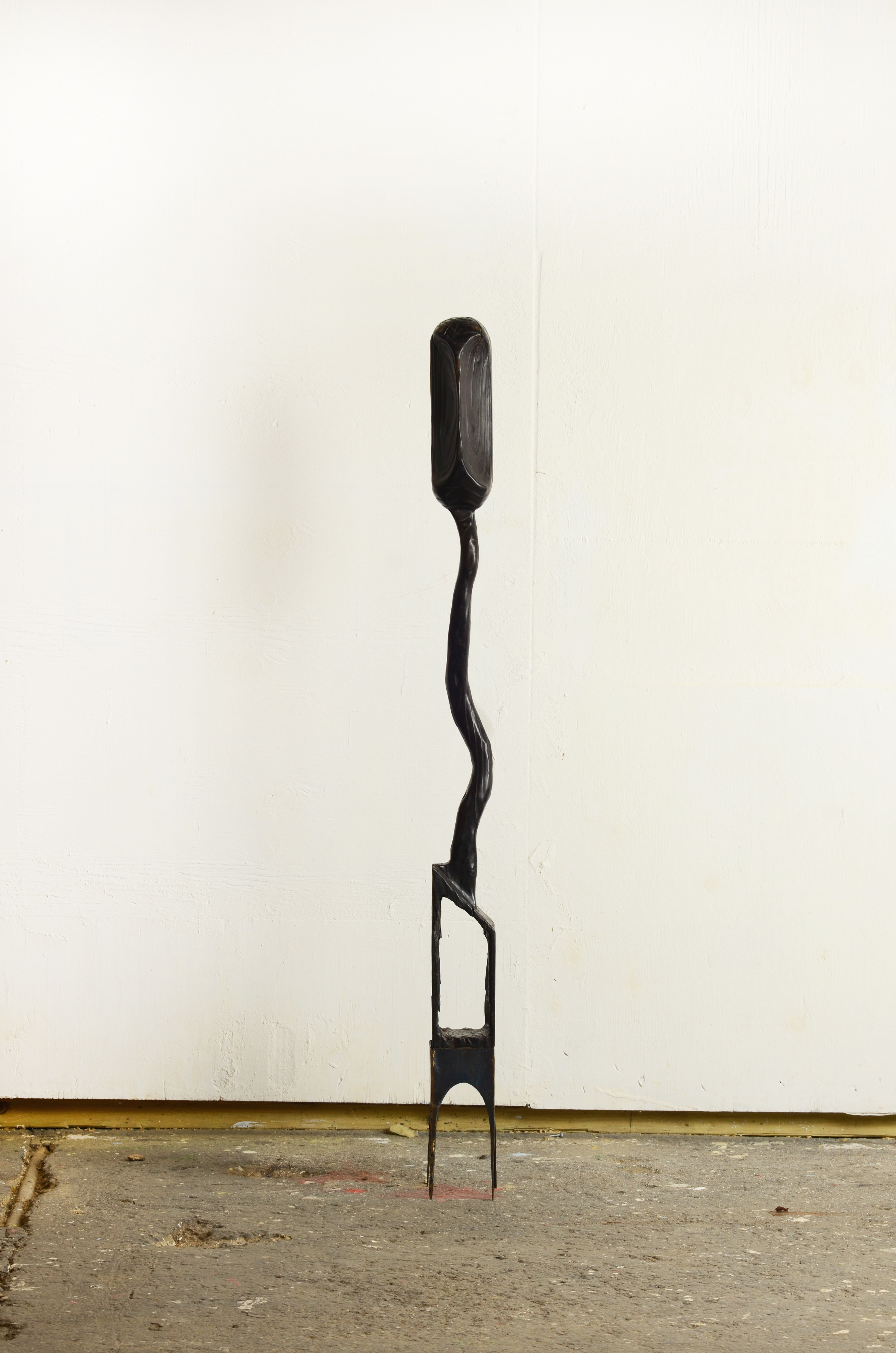 Thrāwan, 2020. Wood, steel. 104cm Milo Kester