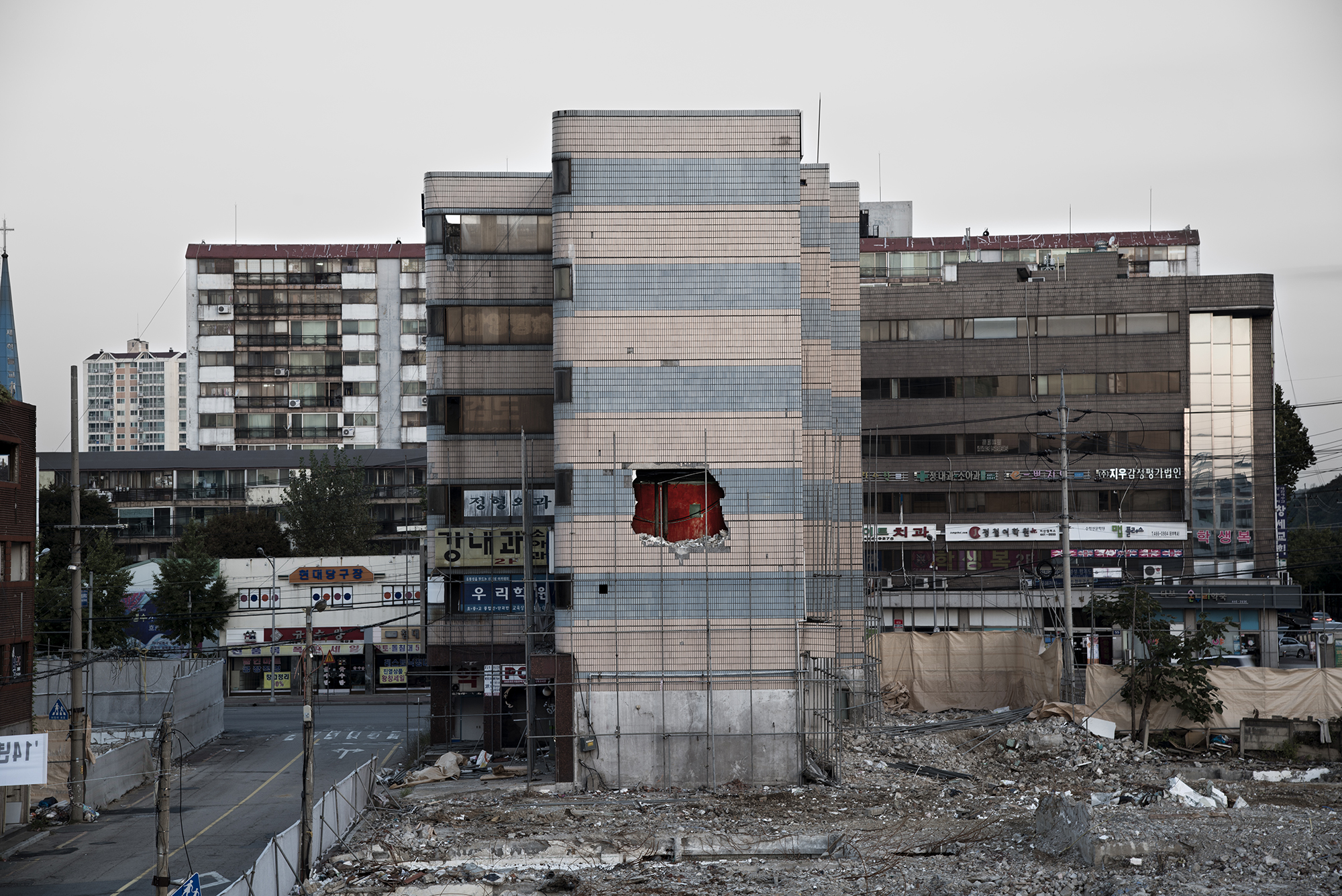 Demolition Site 11 Outside_Pigment print_120x160cm_2013