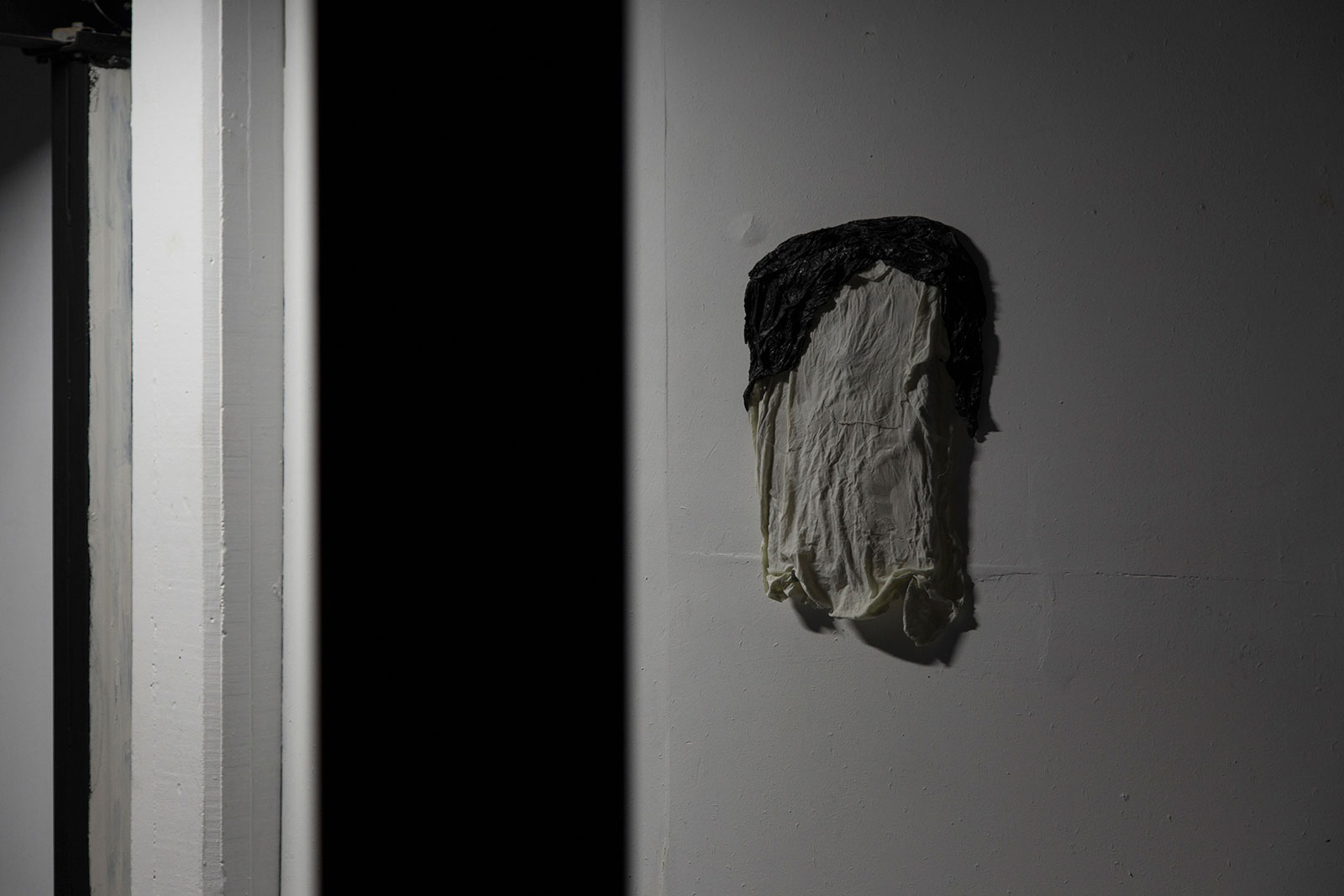 Still #4, 2015. Bas-relief of beeswax, paraffin, pigments, fiberglass, wood frame. 40 x 30 x 3 cm. Edition of 3.ph. Estefanía Landesmann