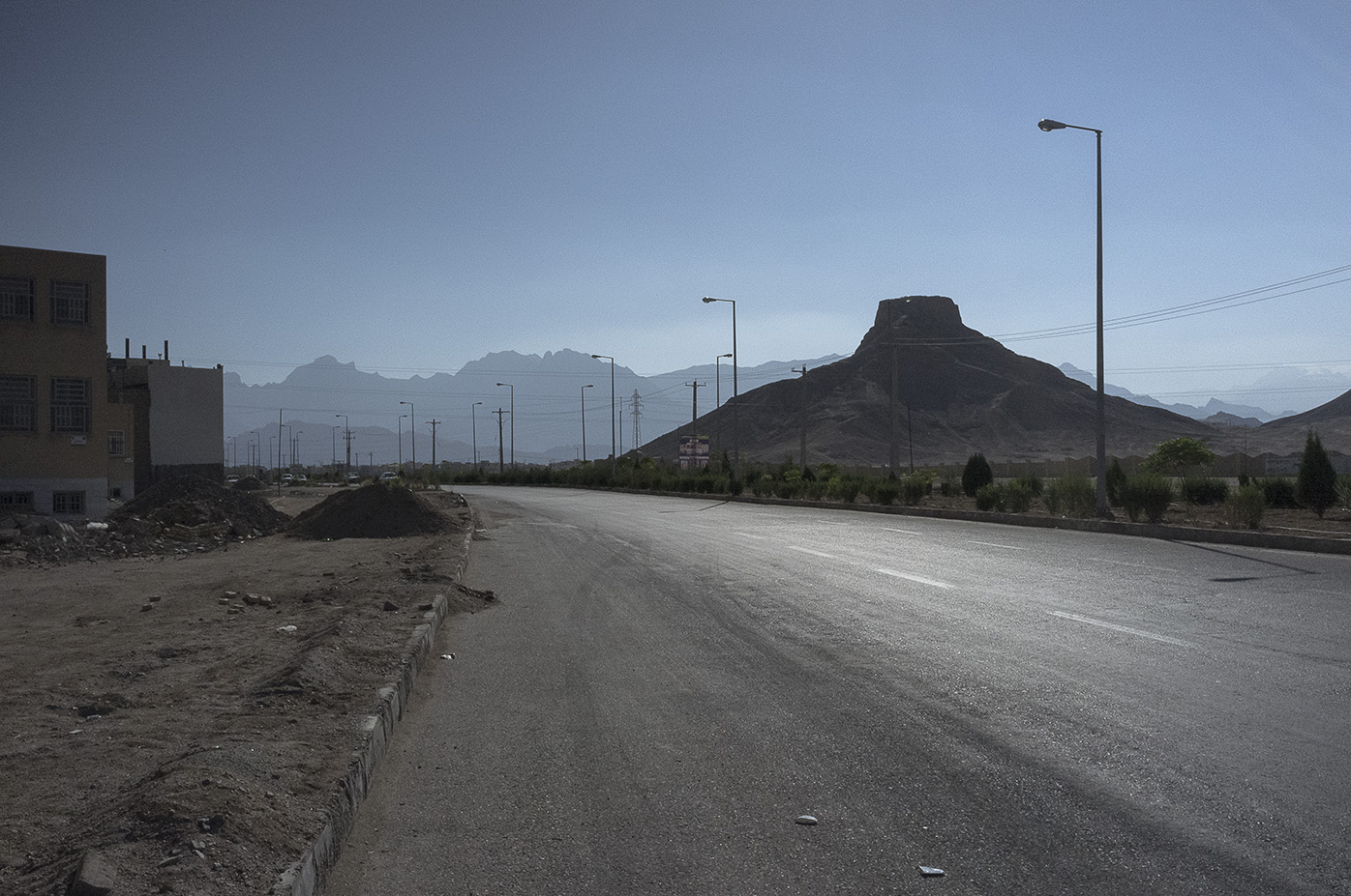 Foto carretera torres del silencio en Yazd Irán