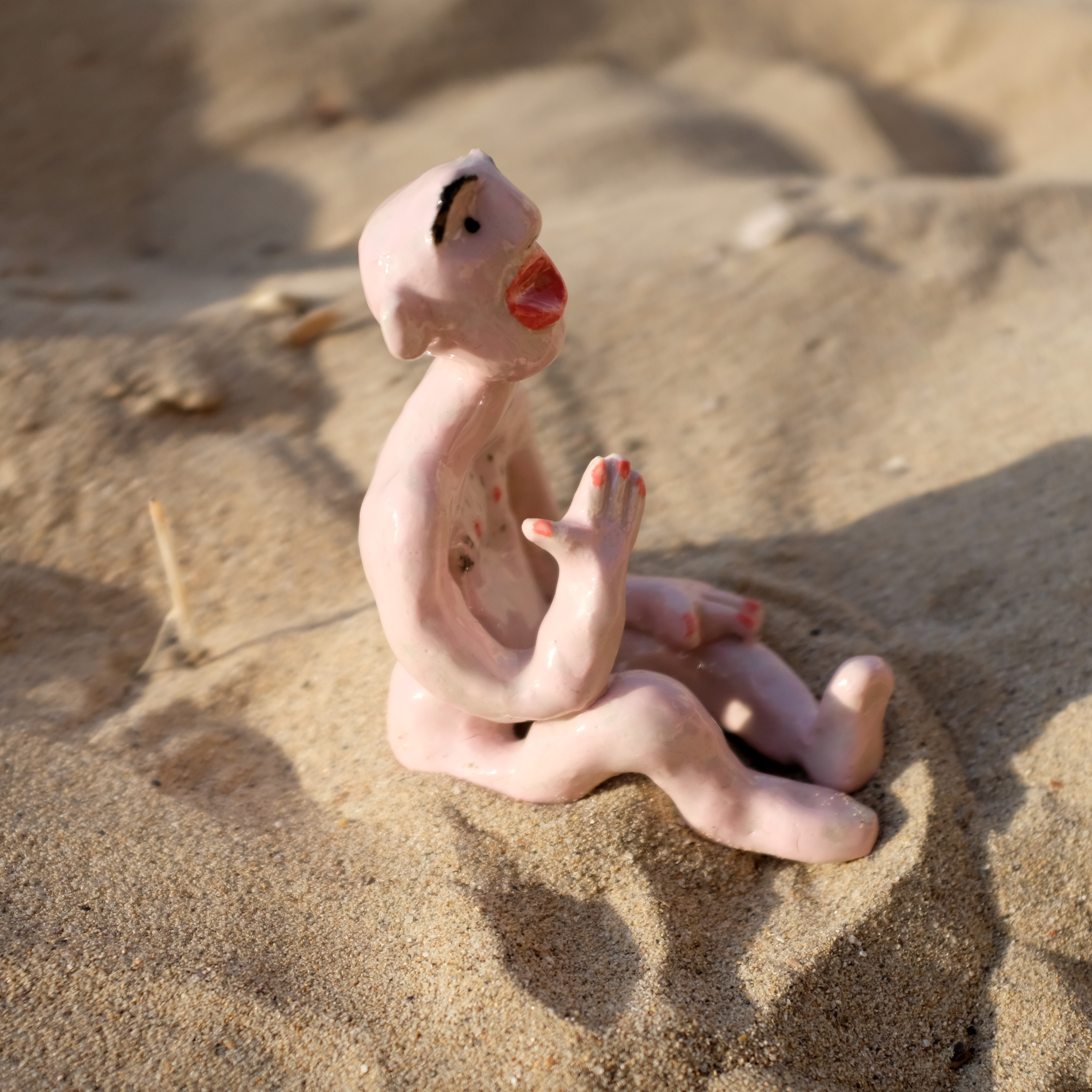 Ed (2022), glazed ceramics, 4,5 x 8cm