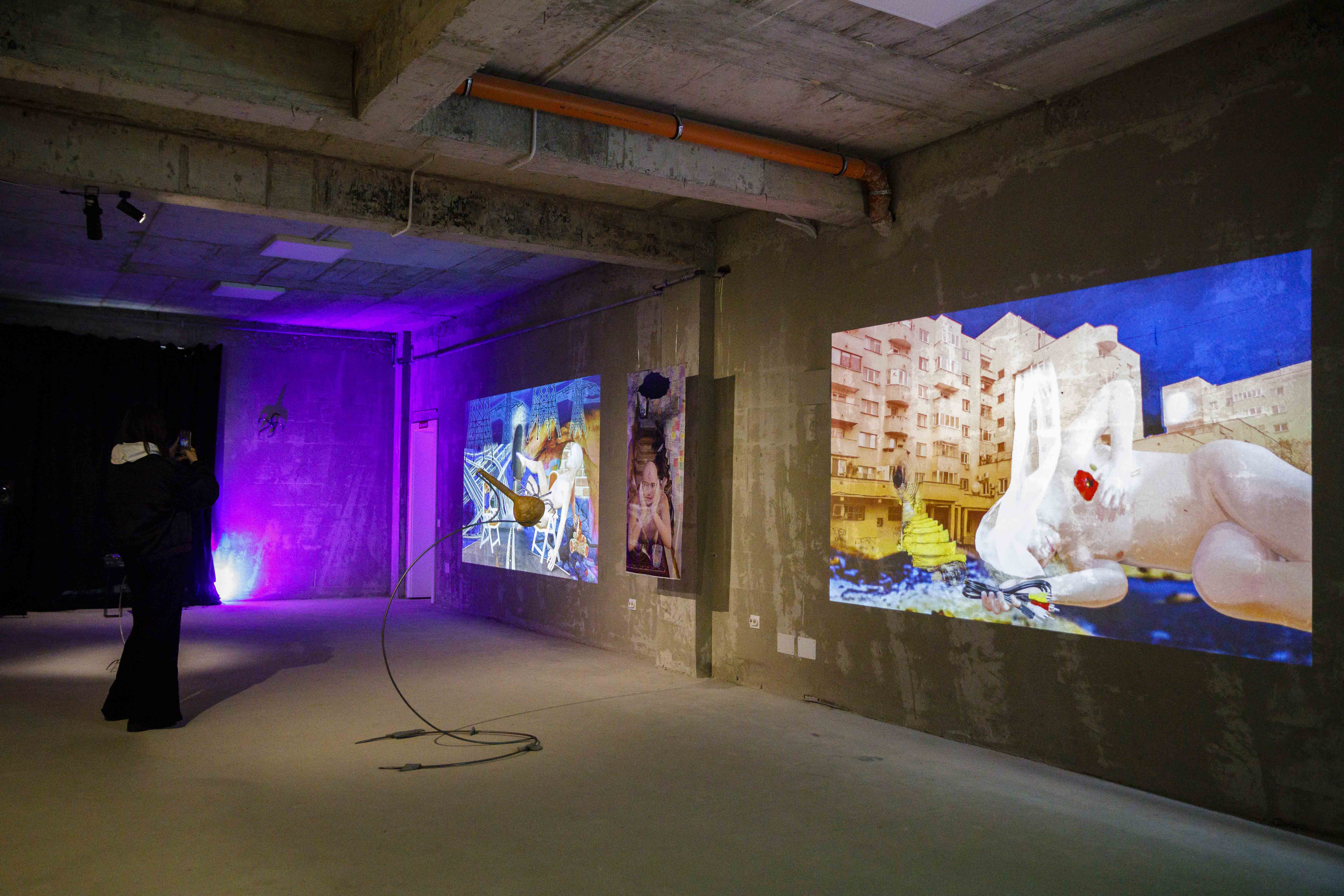 𝘛𝘩𝘦𝘳𝘦 𝘈𝘳𝘦 𝘋𝘳𝘦𝘢𝘮𝘴 𝘛𝘩𝘢𝘵 𝘞𝘢𝘭𝘬 𝘞𝘪𝘵𝘩 𝘜𝘴 𝘪𝘯 𝘖𝘶𝘳 𝘚𝘩𝘢𝘥𝘰𝘸𝘺 𝘙𝘦𝘢𝘭𝘪𝘵𝘺, Rubik, Cluj-Napoca, 📷 Aici Acolo Collective, 2021