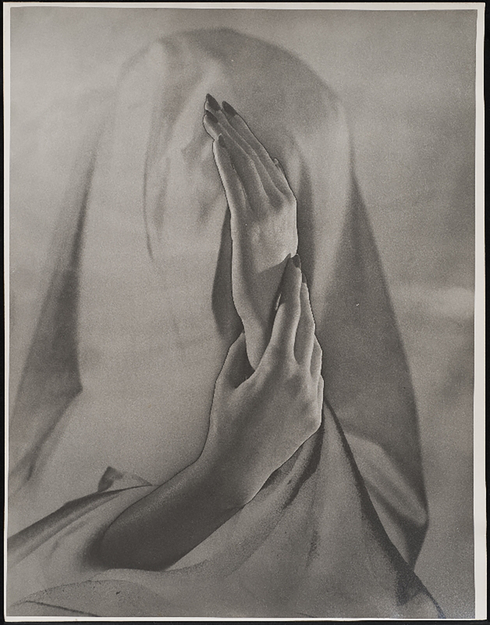 © Erwin BLUMENFELDHands, Paris 1937