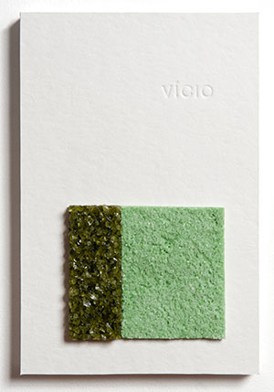 vício   I   garrafa de vidro moído e aglutinante sobre papel cartão   I  20 x 30 cm 