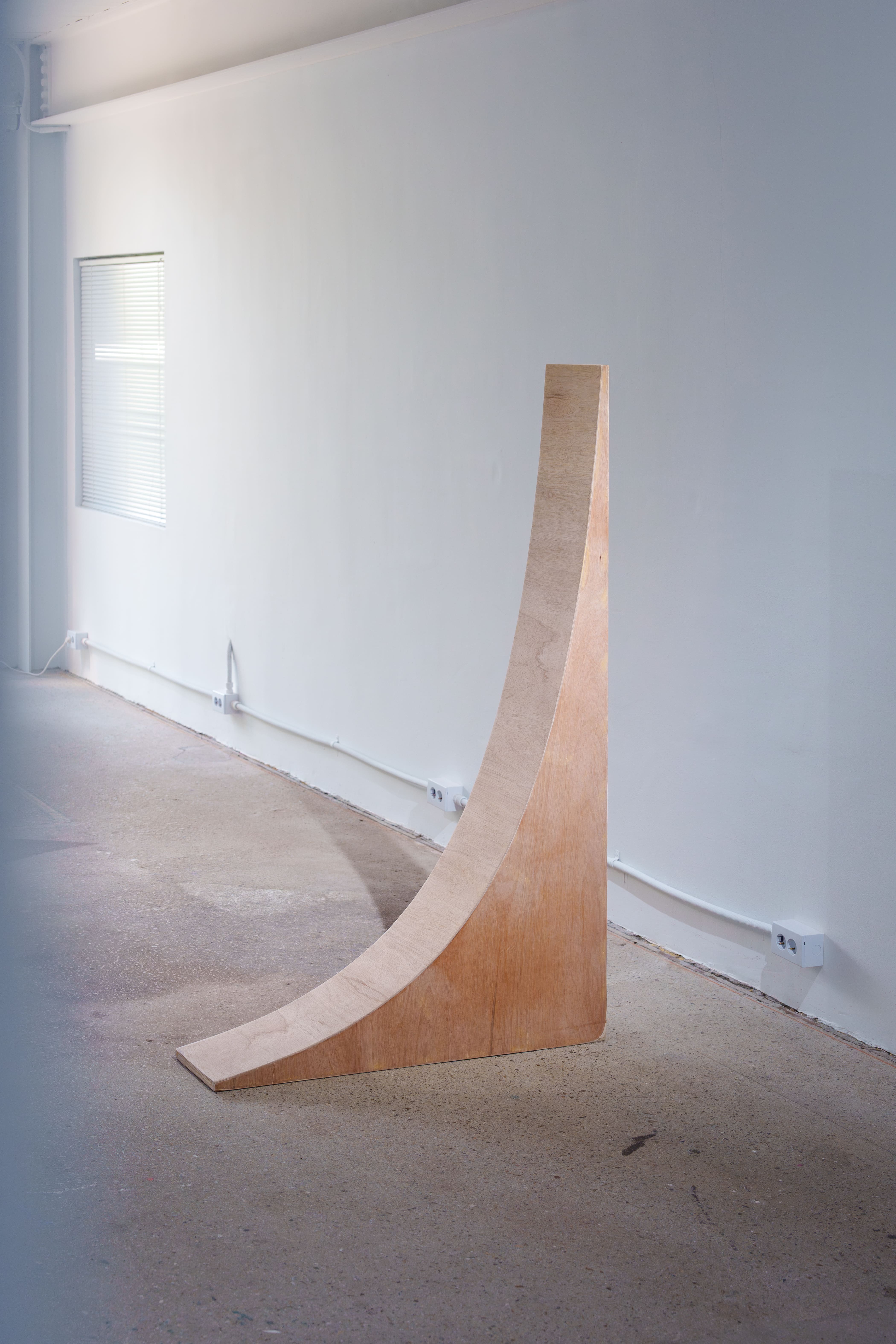 모서리, 2024, 밴딩 합판, 라왕 합판, 160 x 100 x 25 cm