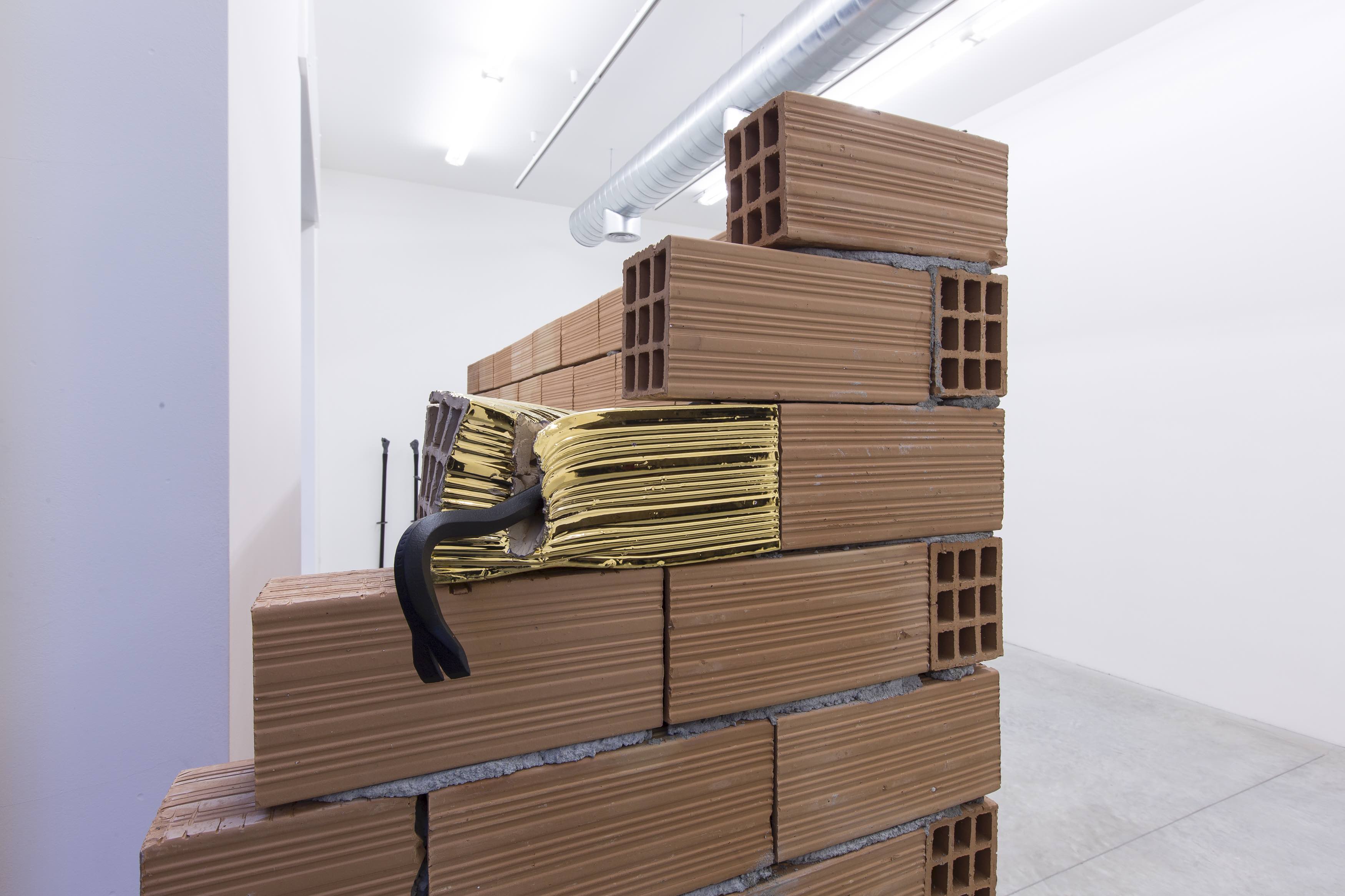 PIEDEDIPORCO, installation view