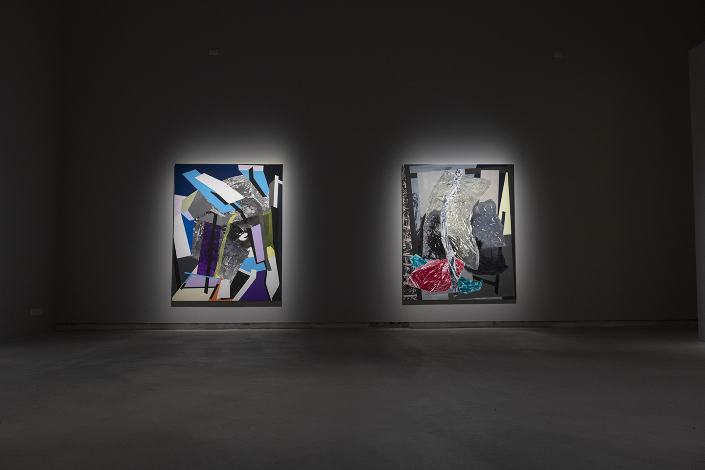 Installation exhibition view with projected colored light sources 2018