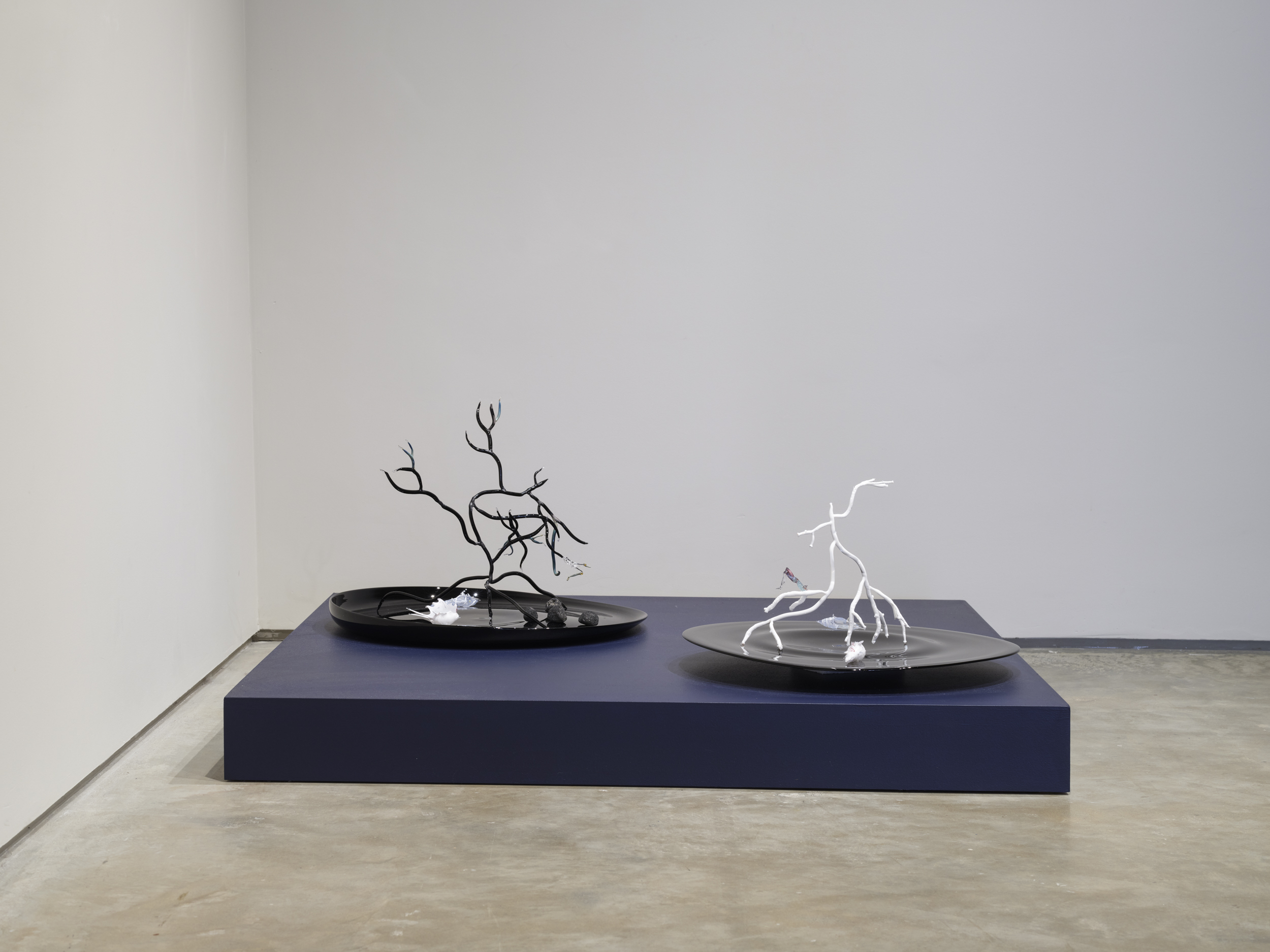 (Left) Goldie Poblador, Porites Oil Slick Coral, 2025. Glass, scent. 20 x 20 x 17.5 inches. Goldie Poblador, Porites Bleached Coral, 2025. Glass, scent, 17 x 20 x 19.5 inches. Scent by M Dougherty. Photo by Flaneurshan.studio