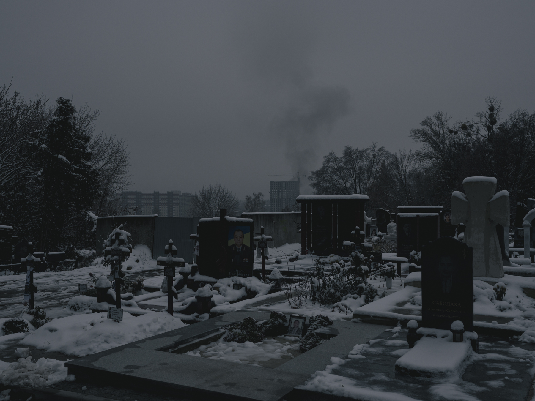 Several missile strikes around Baikove Cemetery in the center of Kyiv hit civilian infrastructure during the end of the funeral ceremony of soldier Serhii Myronov. Kyiv, 23.11.2022.