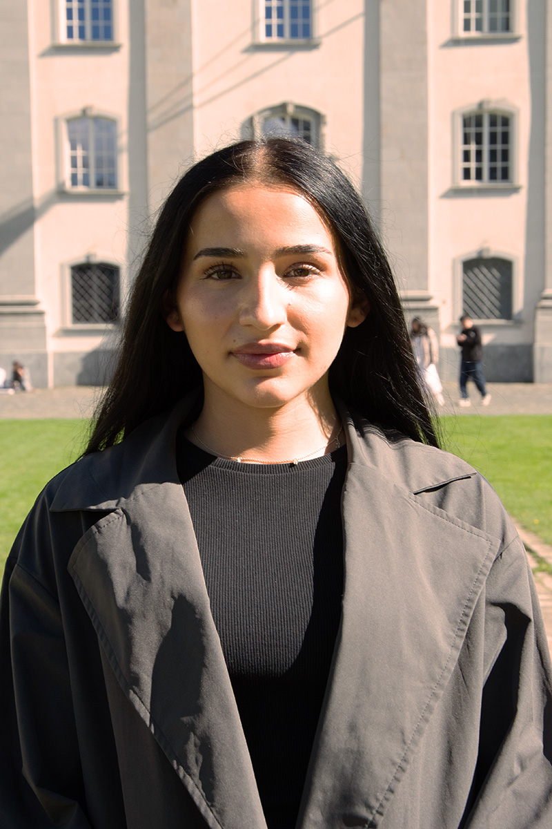 &laquo;Ich habe zwei L&auml;nder als Heimat, und doch f&uuml;hle ich mich manchmal in beiden Fremd.&raquo; - Telfije