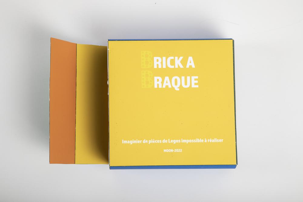 Complete editorial object - Folded - Top view