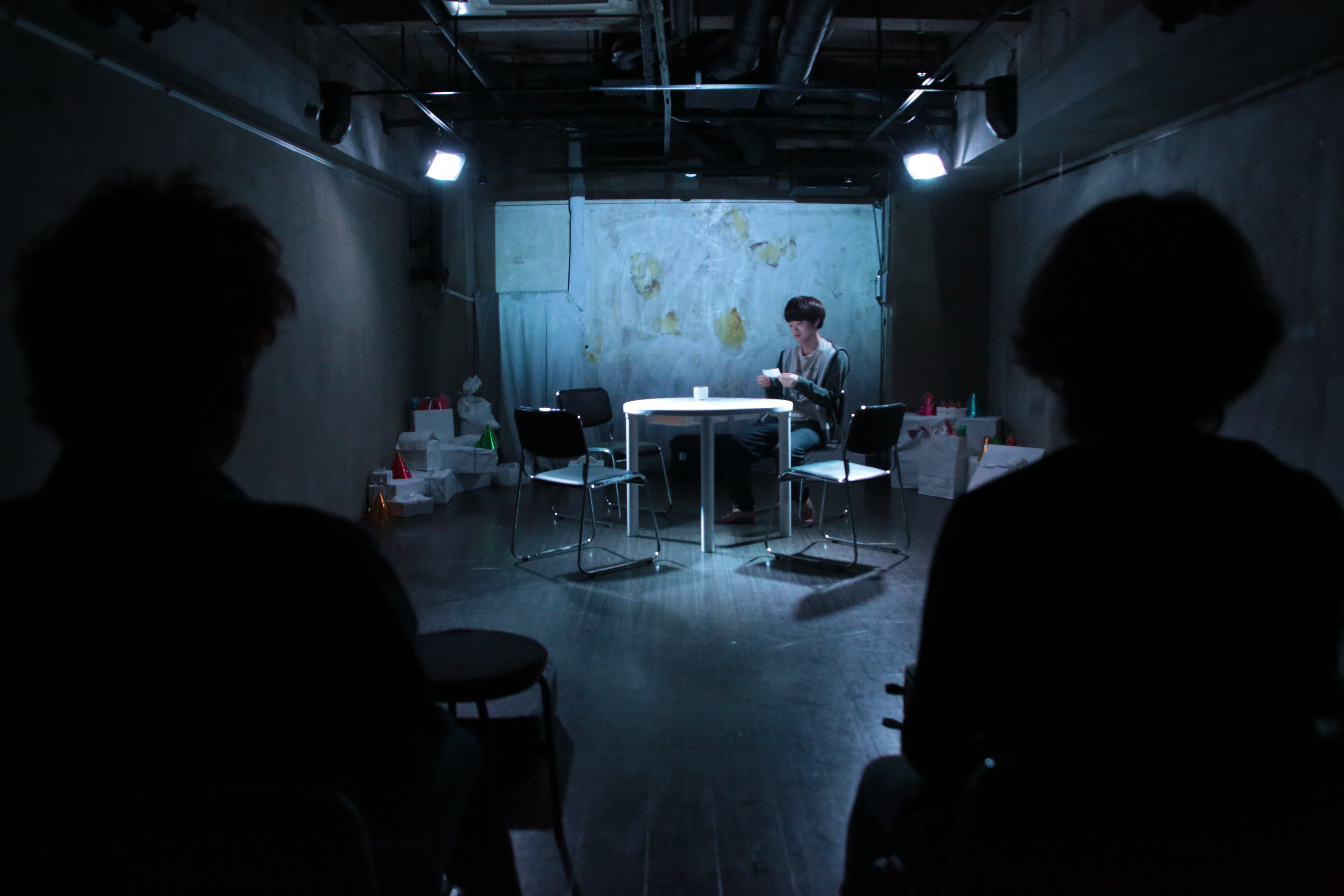 隣屋『毛布の中』