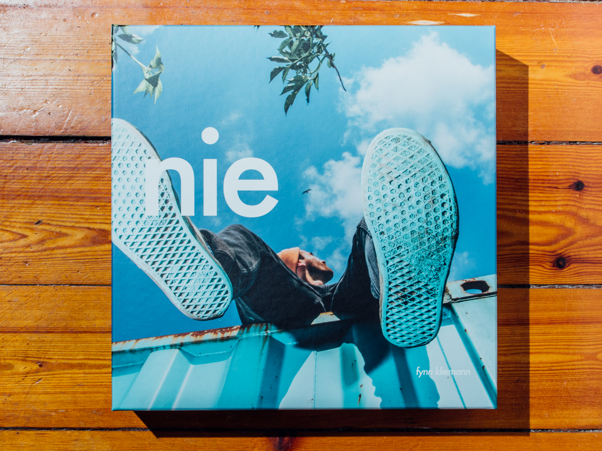 "NIE" von Fynn Kliemann / Deluxe Box, Platte, CD, Poster, Sticker und 12 Prints / September 2018