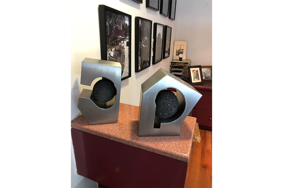 Elvira ValenzuelaEstudio de la ausencia, 2015Welded stainless steel and volcanic stone30 x 20 x 20 cm (each)