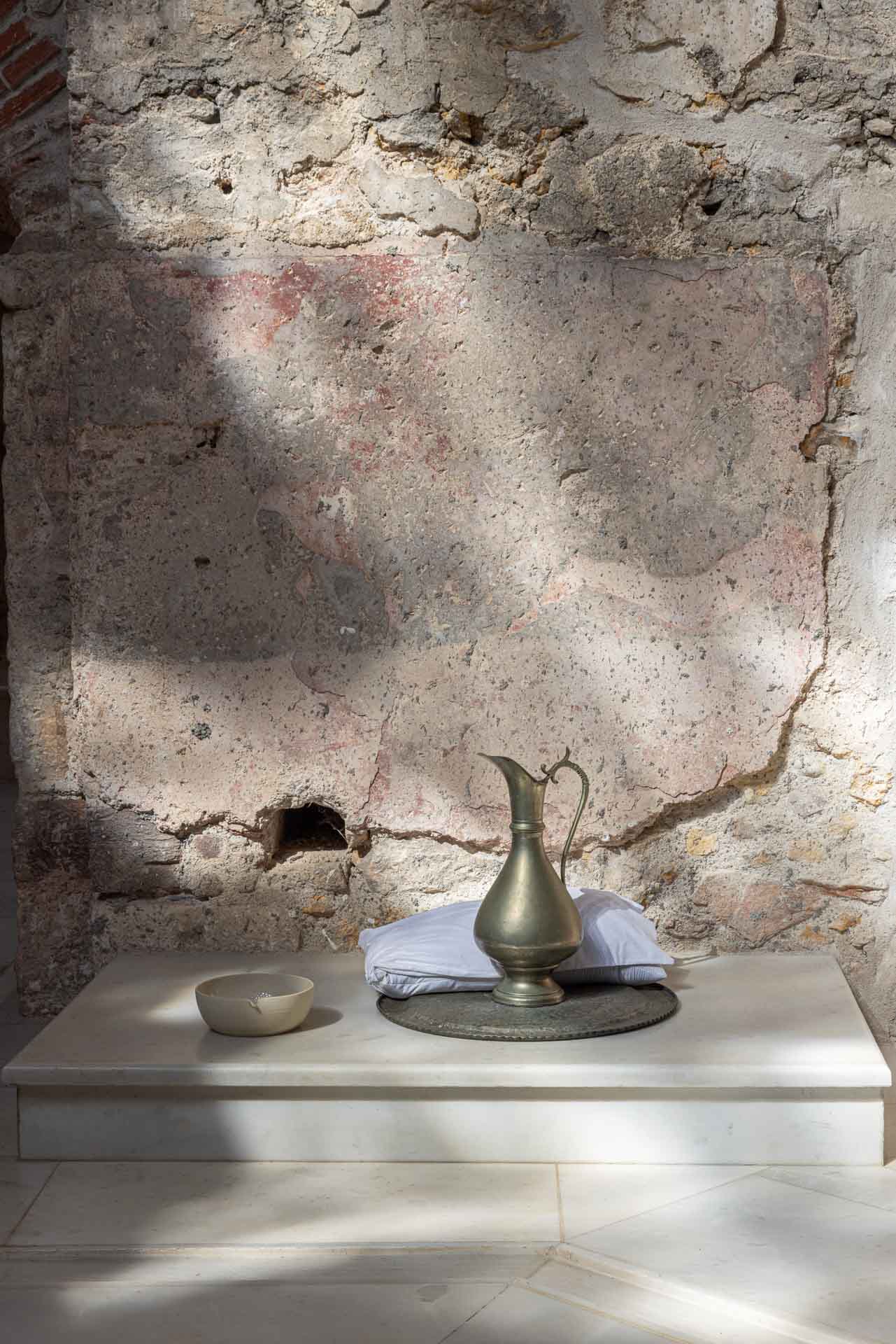 Abbas Zahedi, Abbas Zahedi, Daily Objects (from How to Make a How from a Why?, 2020), 2023, Courtesy of the artist, DEO projects and Belmacz, London, photo: Nikos Alexopoulos