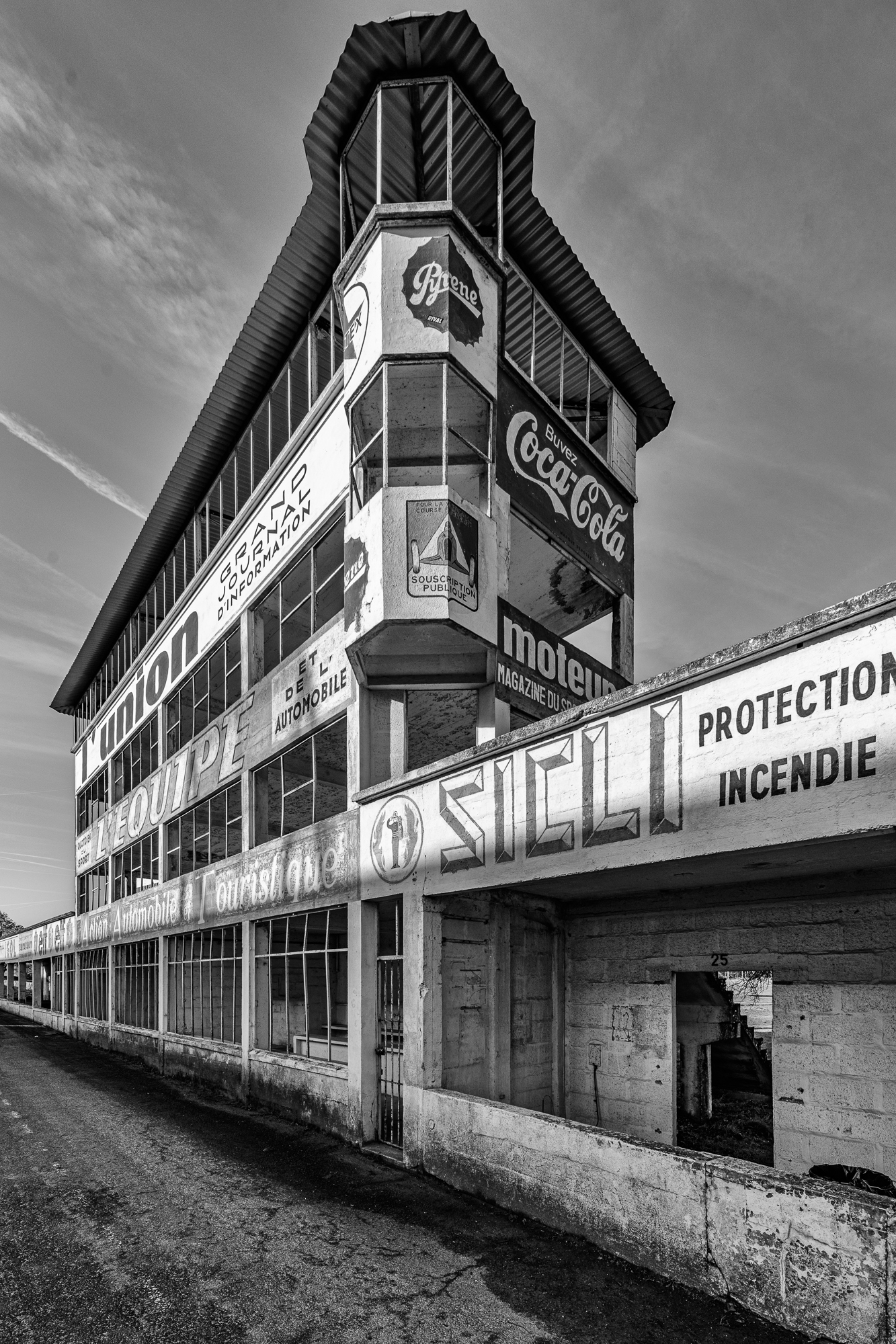 Le circuit de Reims-Gueux de forme triangulaire entre les villages de Thillois et de Gueux. Long de 7,816 km il est classé.