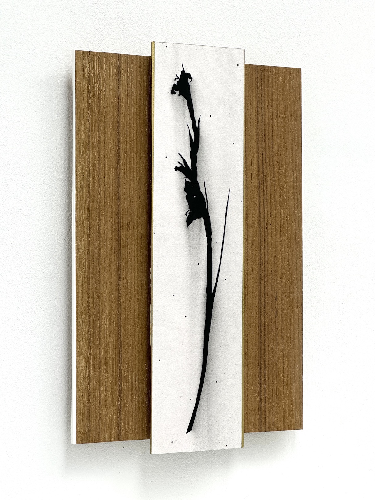 'To balance beauty', 2024, (conté) pencil and acrylic on paper/aluminium and teak wood panel, 32 x 20 cm, private collection.