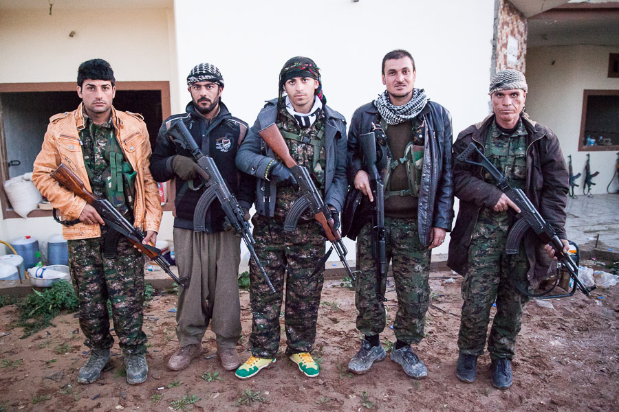 Ezidi YBS fighter in Shengal