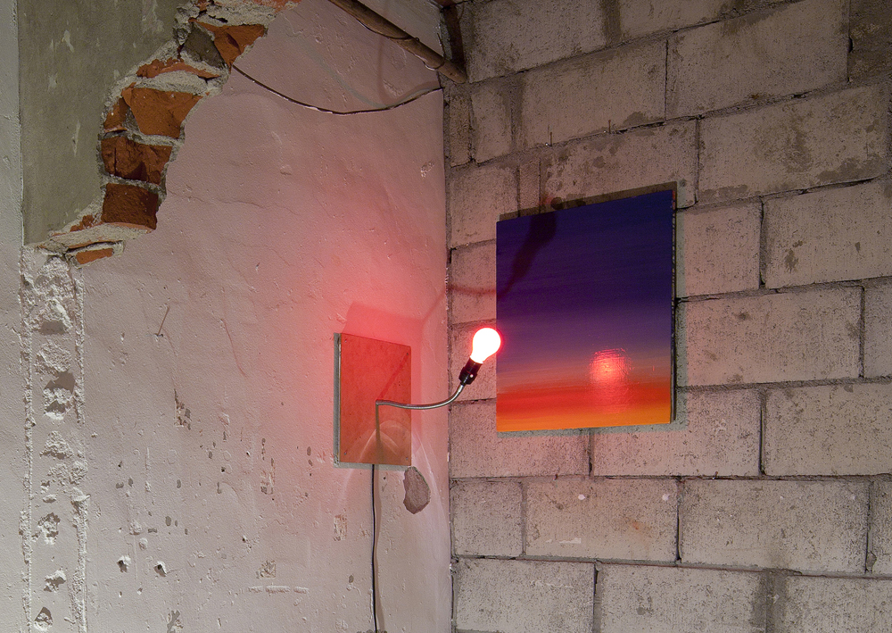 동틀 녘 Daybreak, 2012, installation (painting: 2012, oil on linen, 50.5x 39.5cm)