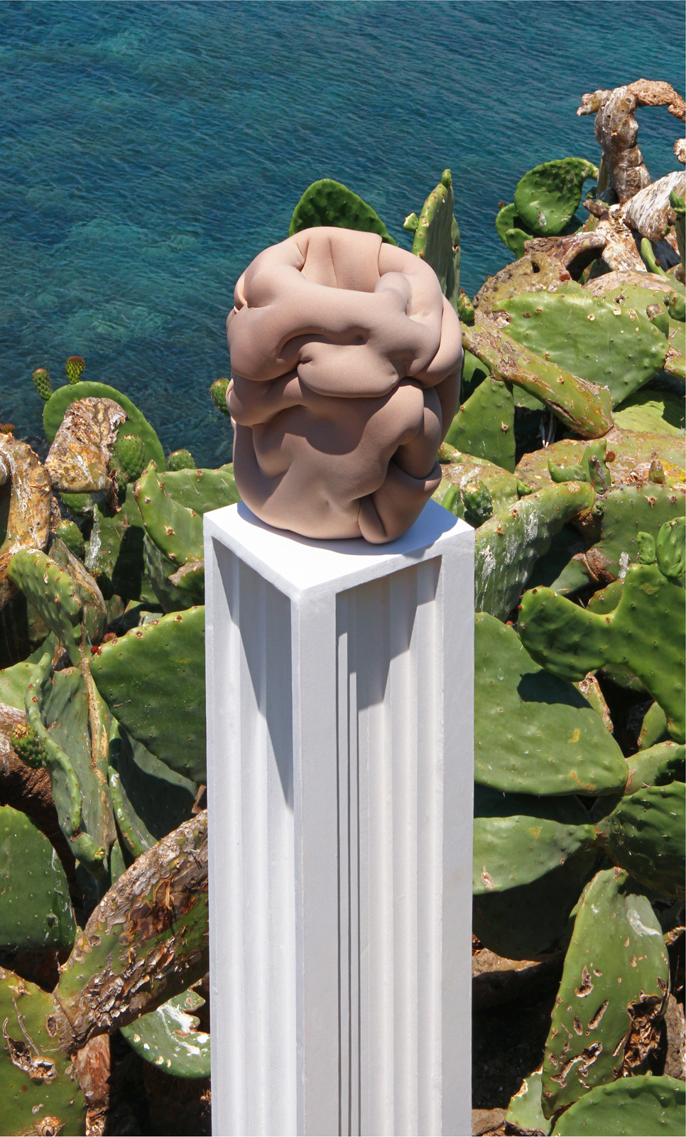 Montecristo Project - I S L A N D: Carlos Fernandez-Pello, A futile attempt at creating cult objects, 2018
