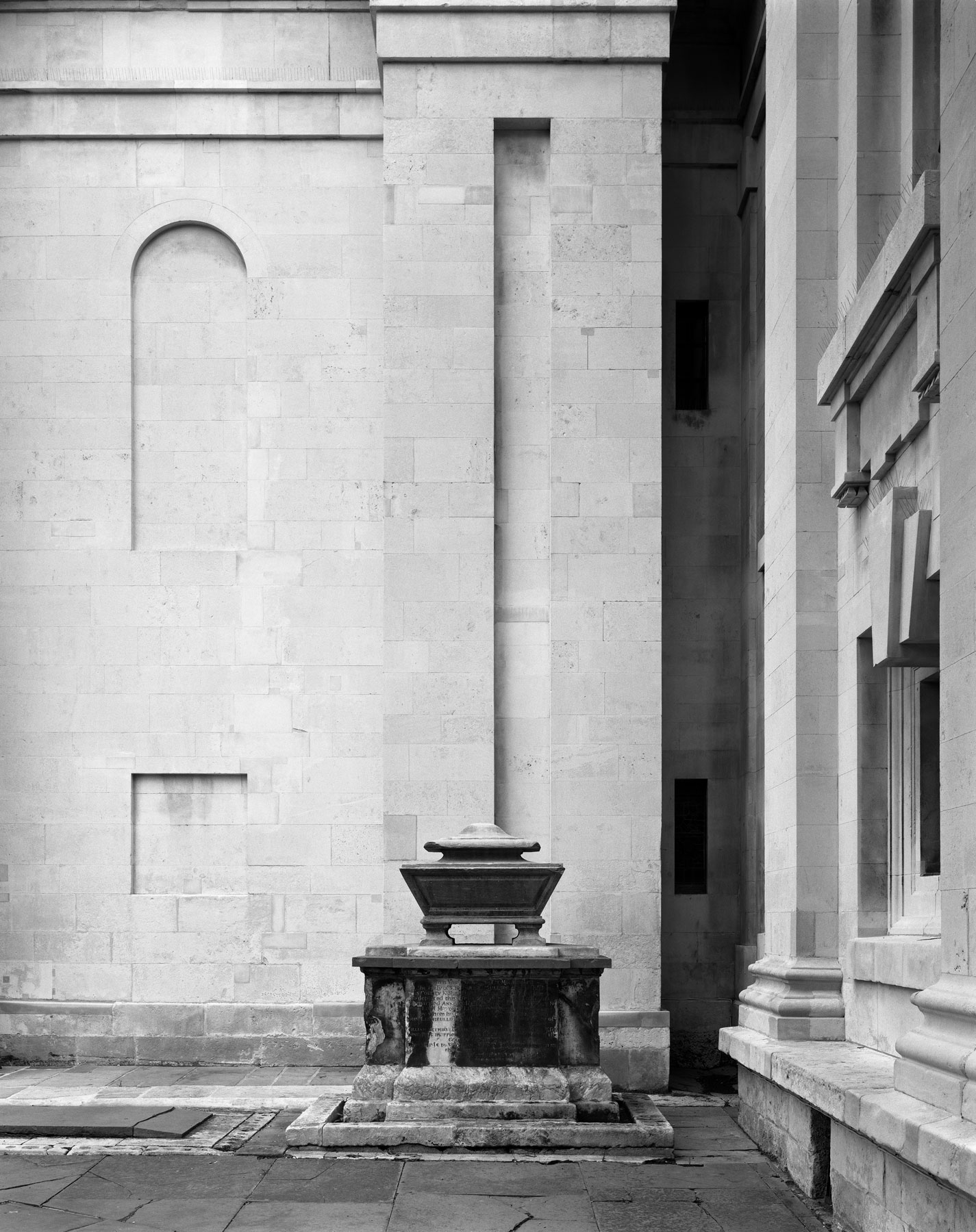 Hélène Binet St Alfege, Greenwich 03 (Nicholas Hawksmoor) 2012