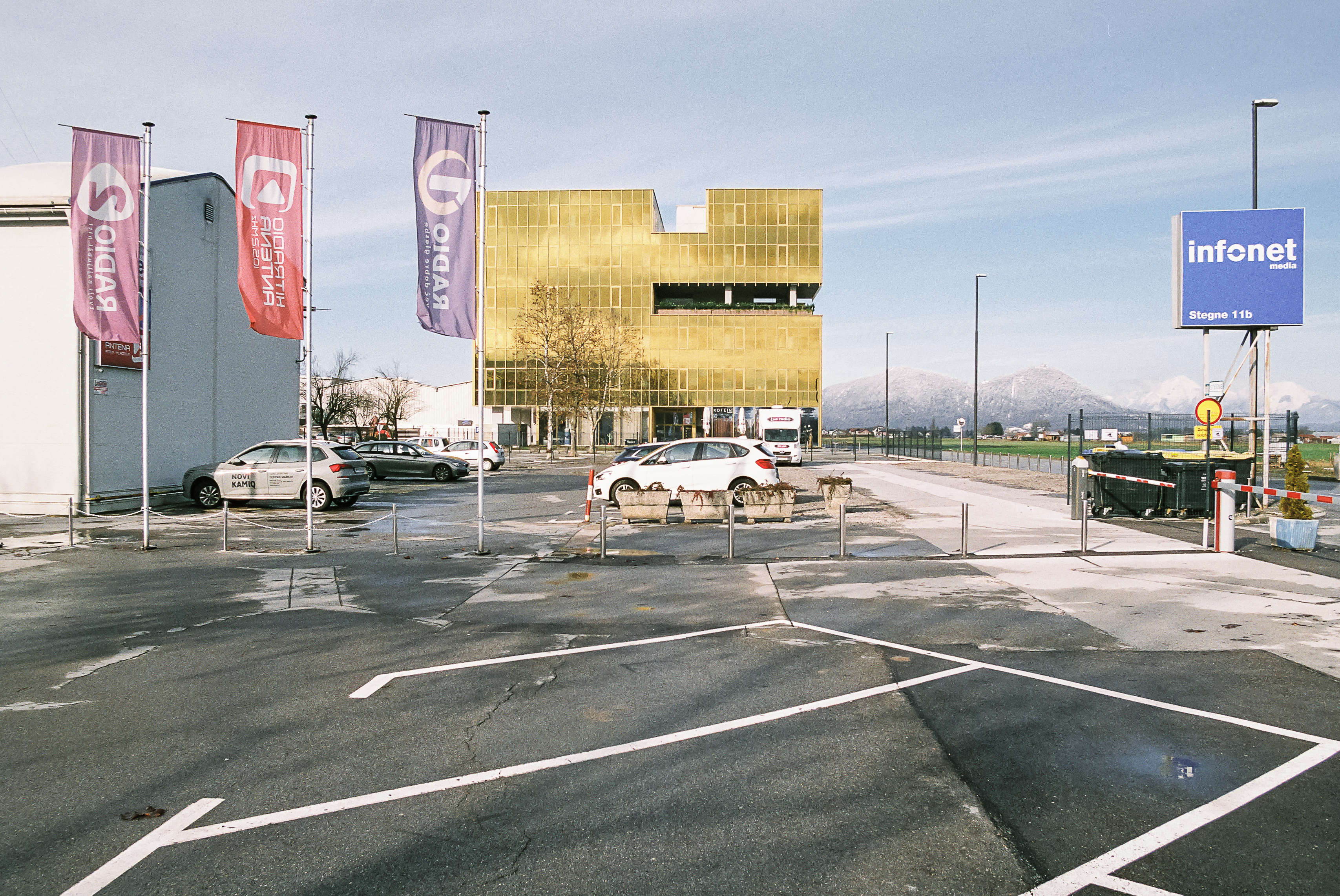 Zlata palača / The Golden Palace, Stegne, Ljubljana