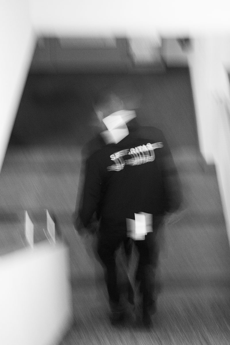 Zur&uuml;ck beim Haupteingang taggt er erneut. Ein Blinzeln und Petar Solunac ist fort &ndash; fast, als w&auml;re nie jemand da gewesen.