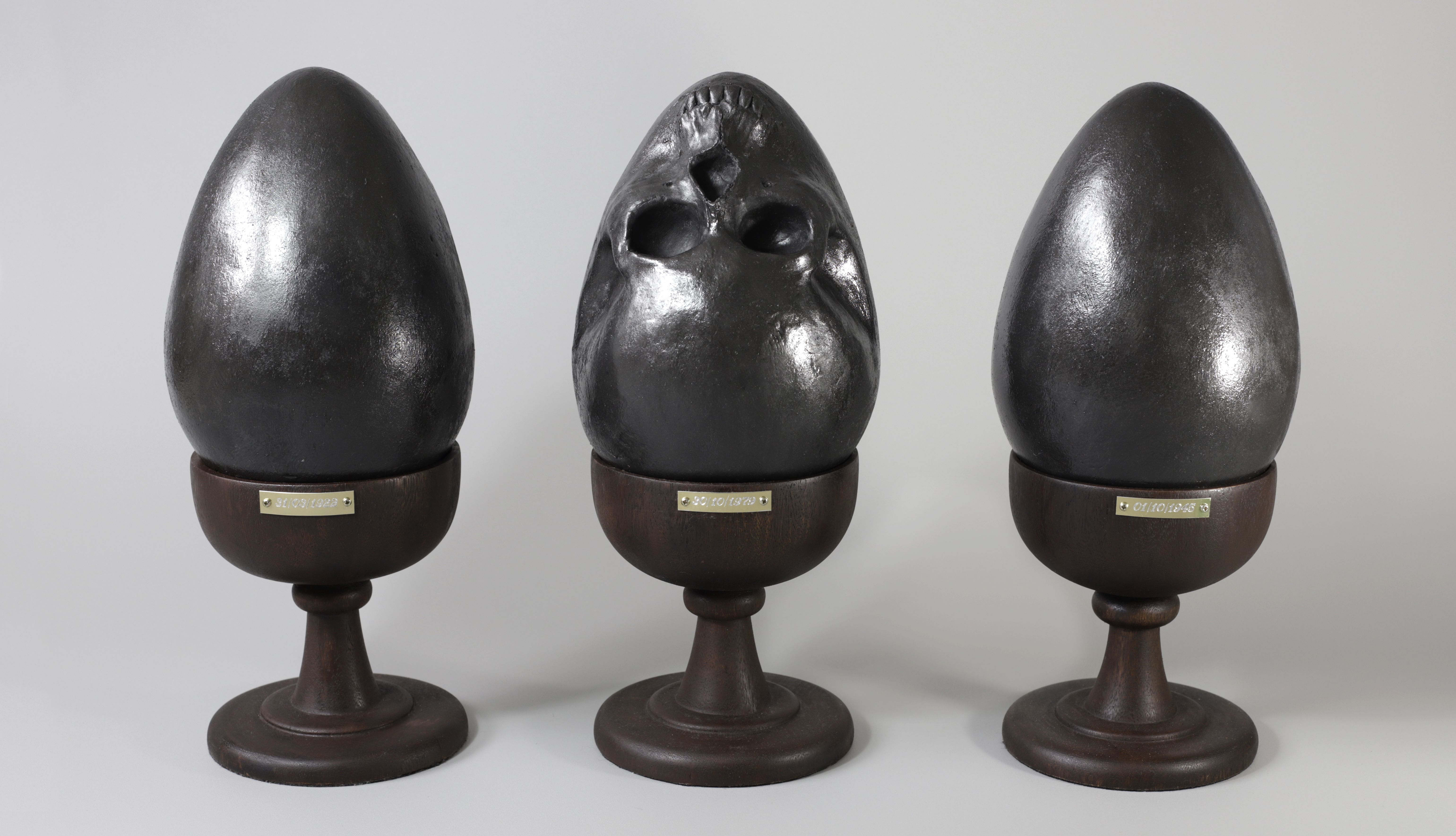 Existence is also memory, 2023. Wood, resin and hardwood, 12,5 x 12,5 x 35 cm (each).