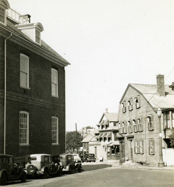 View down Courthouse Street toward Broadway, early 20th century