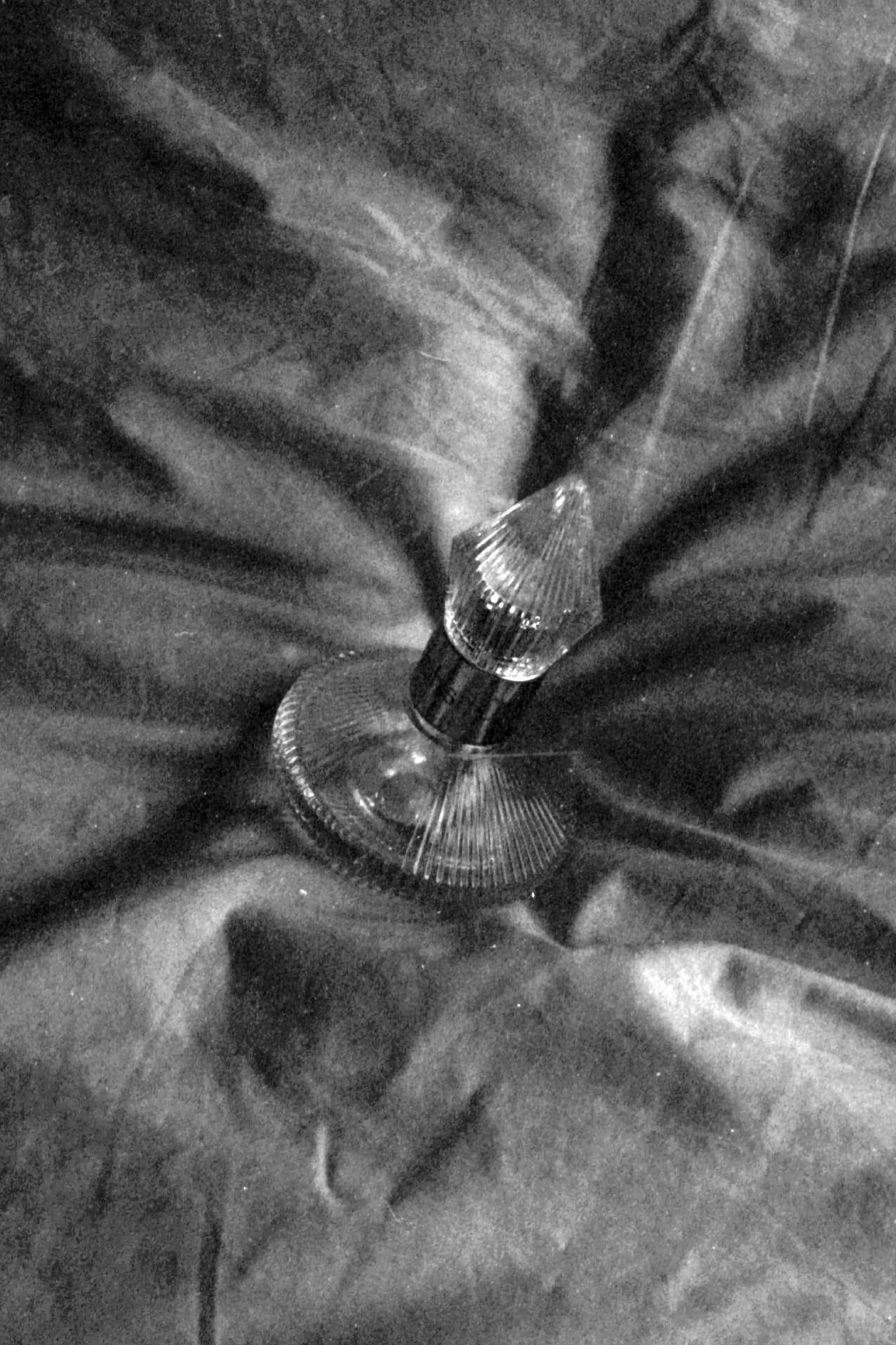 "Couvrir nos feux, parfum", analog print, 2020