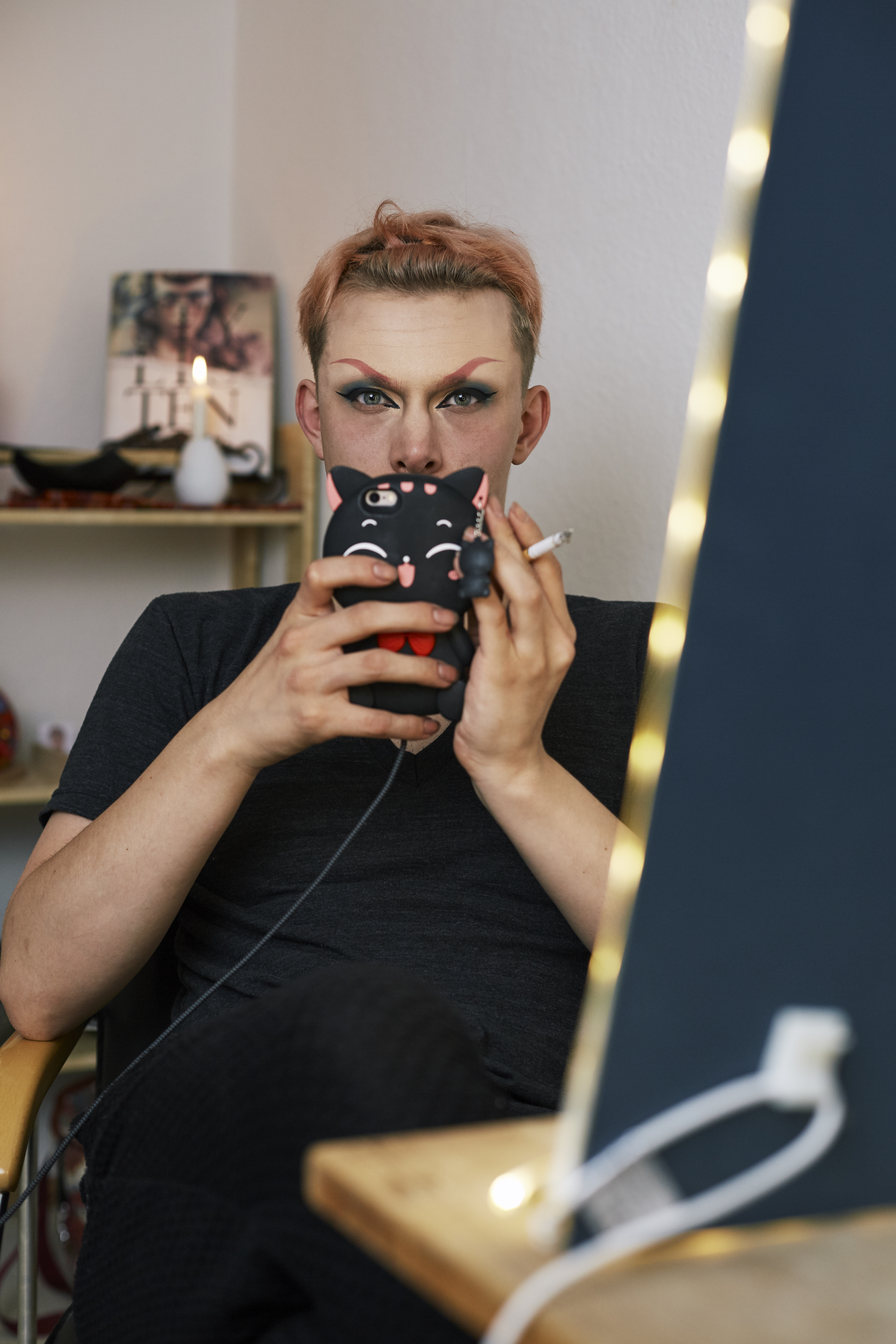 Die Verwandlung in Dean DeVille dauert in etwa 2h