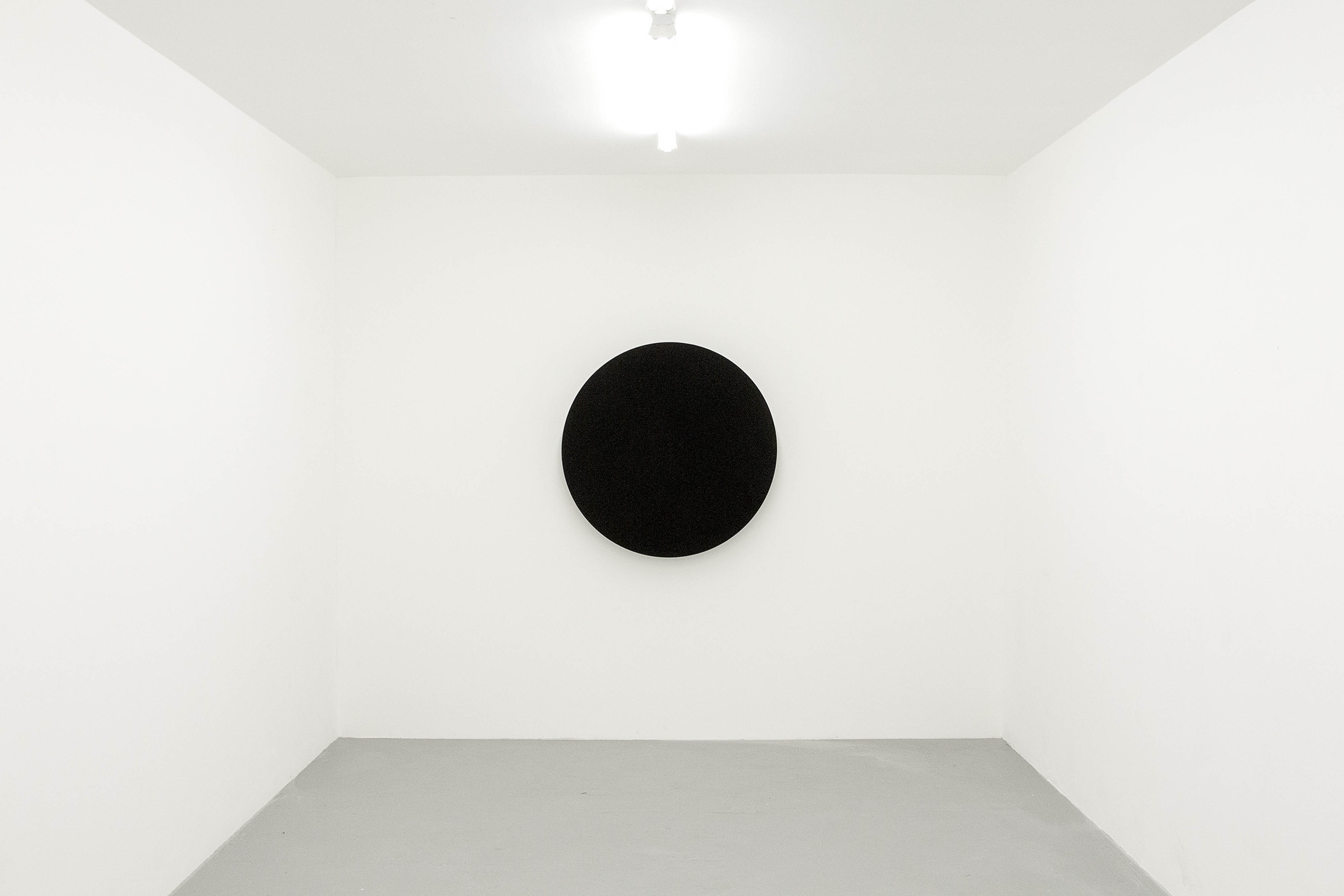 James Webb, Threnody (2016) | The isolated vocal track of Helter Skelter (The Beatles, 1968) was reversed and given to the vocalist Zami Mdingi to sing as such, and broadcast from a circular, hyper-directional speaker visually echoing Kazimir Malevich’s Black Circle (1915) ; 100 cm (diameter), duration 00:02:59 //. Edition of 3 + 1 AP