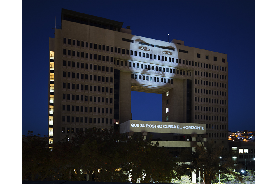 Delight LabQue su rostro cubra el horizonte, 15 de Noviembre 2018Fotografía de la acción de arte60 x 60 cm*La recaudación de esta obra va en beneficio de una fundación sin fines de lucro