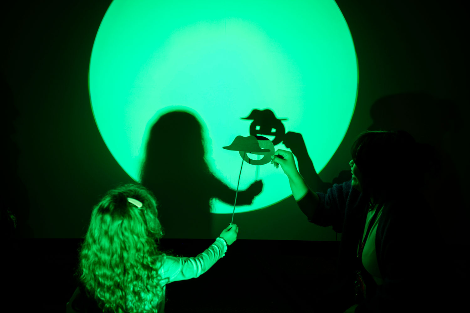 Drawing with light and shadow. Inspired by shadow puppetry. Photo by Sandra Ebert.