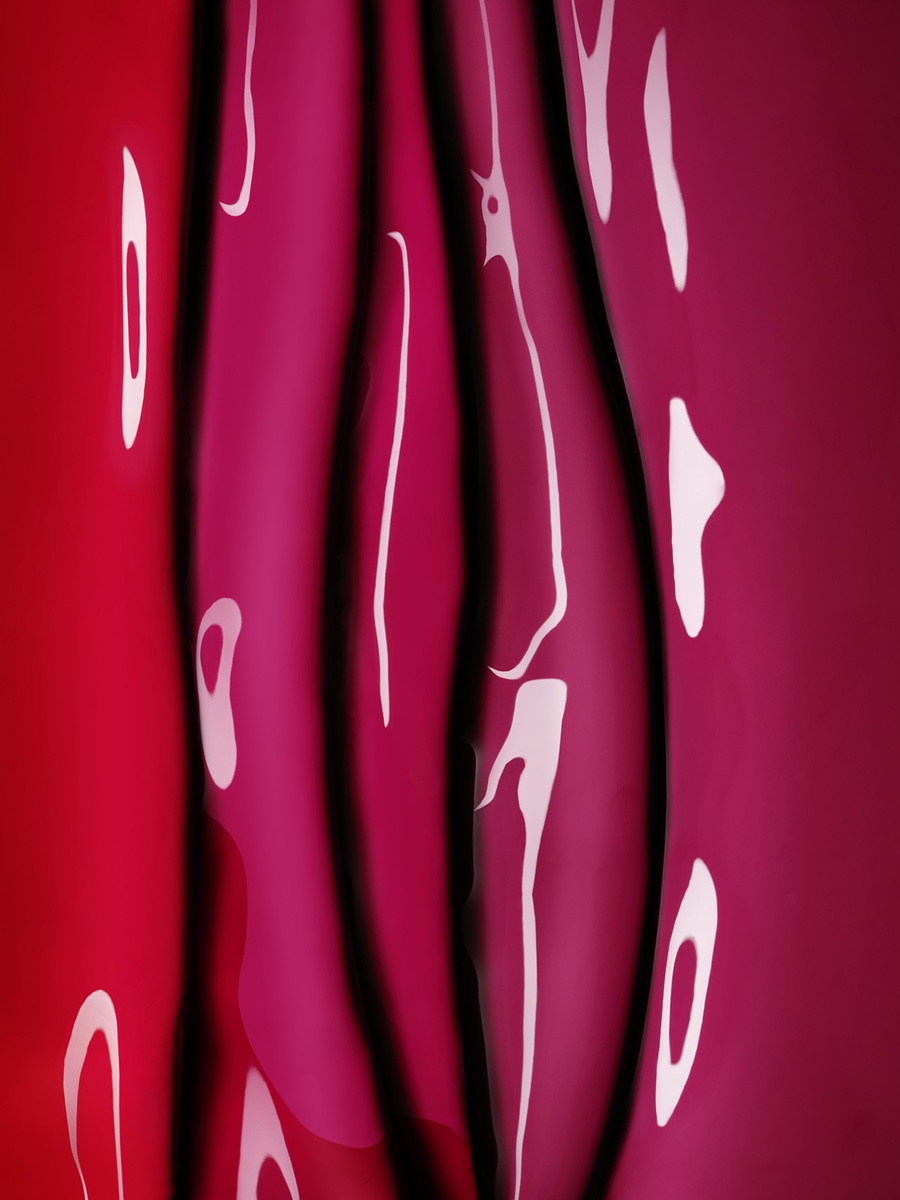 KMA photographer Mattias Nyhlin photographs three shiny lipgloss shades for L.OV. Cosmetics