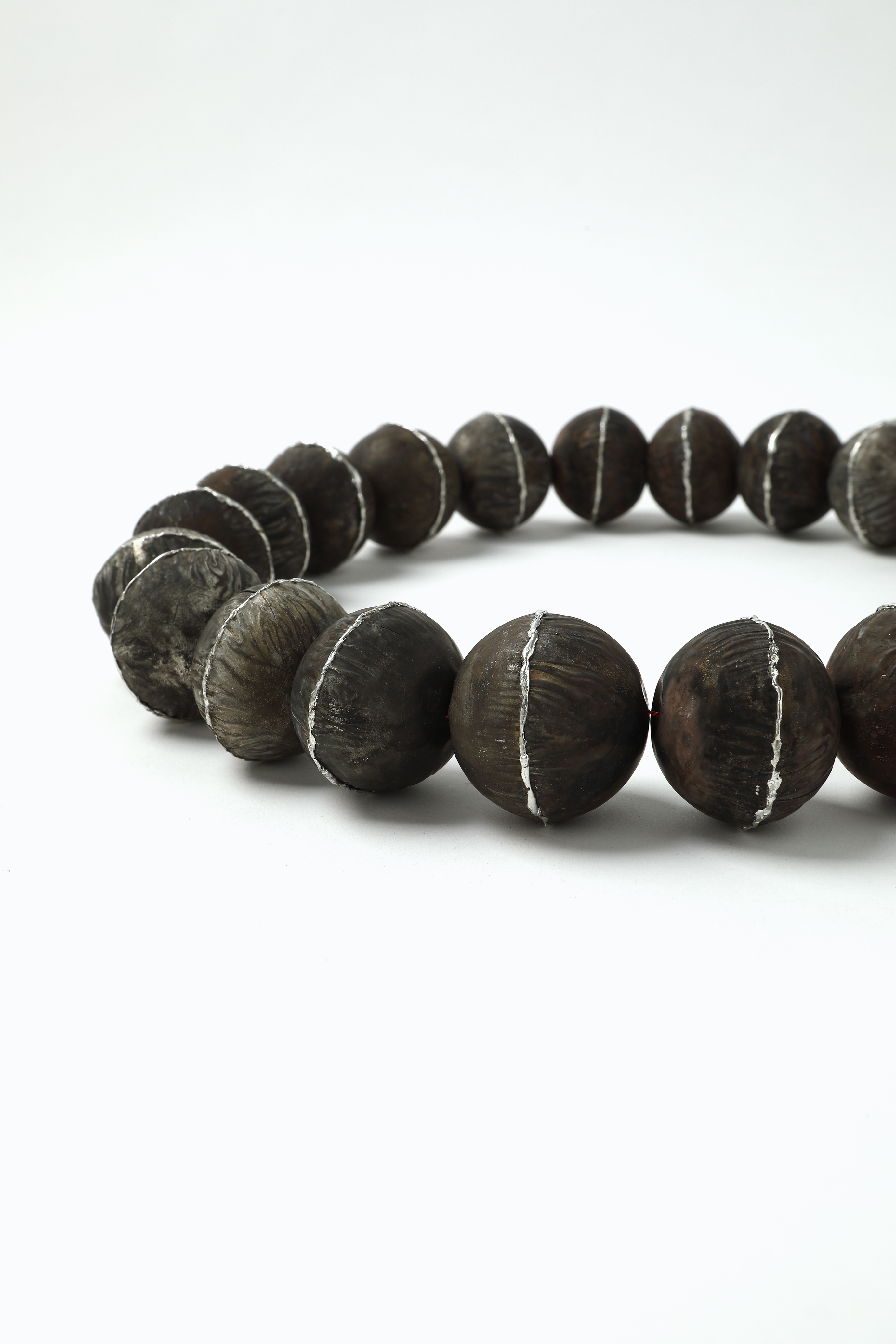 SnO (big beads) | 2021 | necklace | tin (oxidised), thread