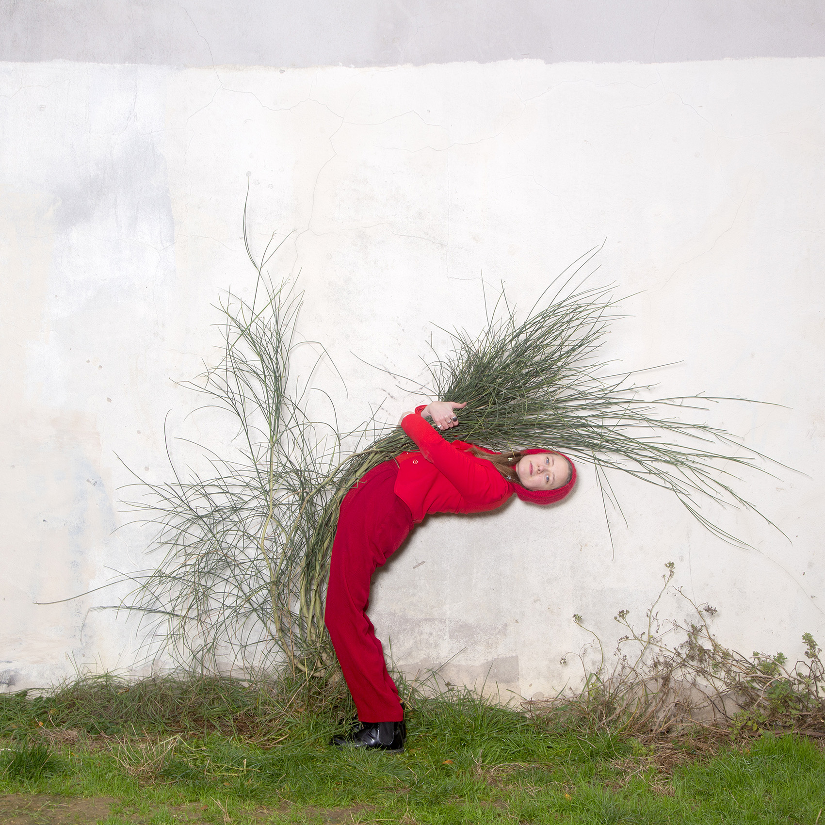 Anna B Savage, singer, French